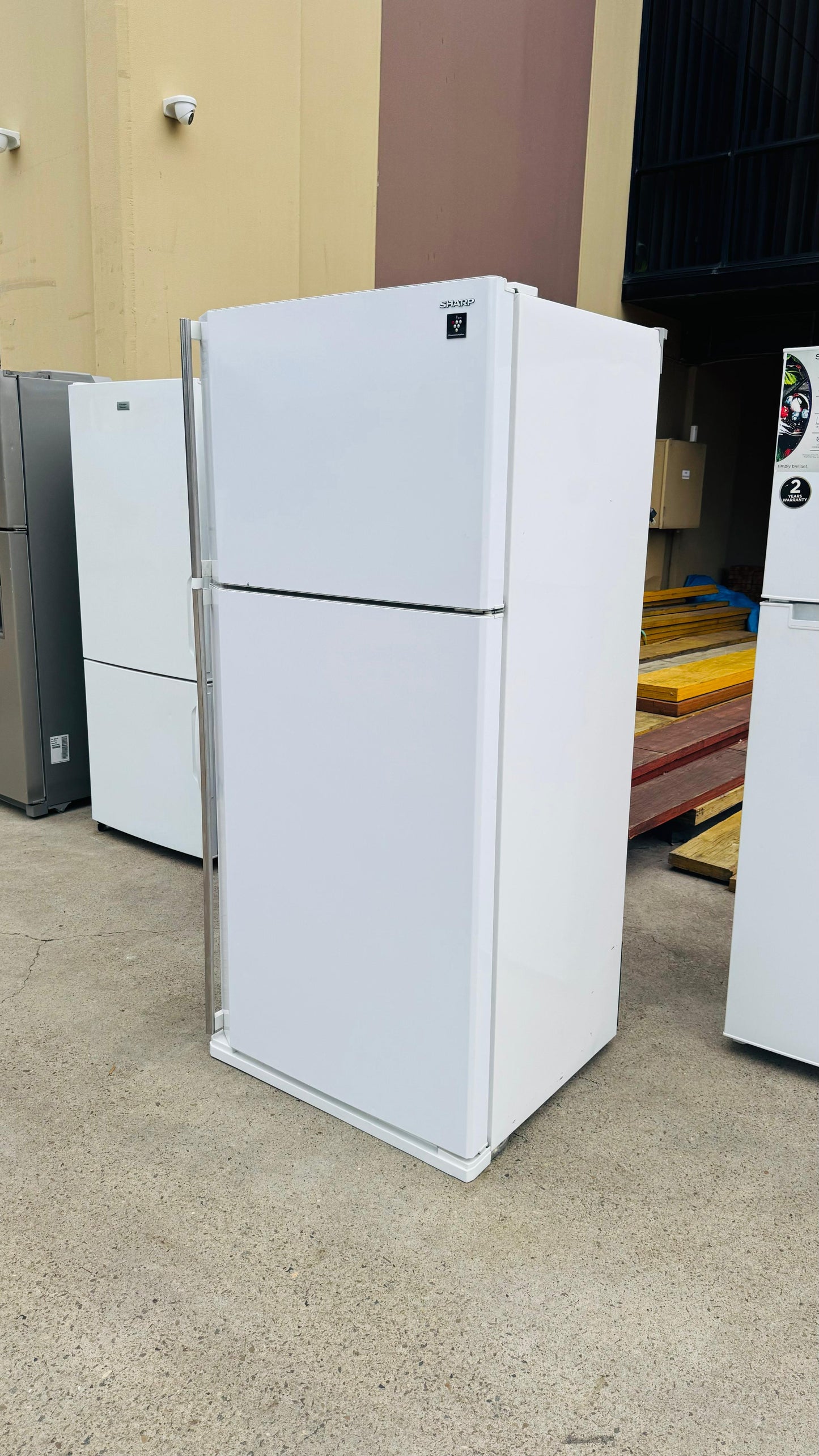 SHARP 585 LITRES FRIDGE FREEZER