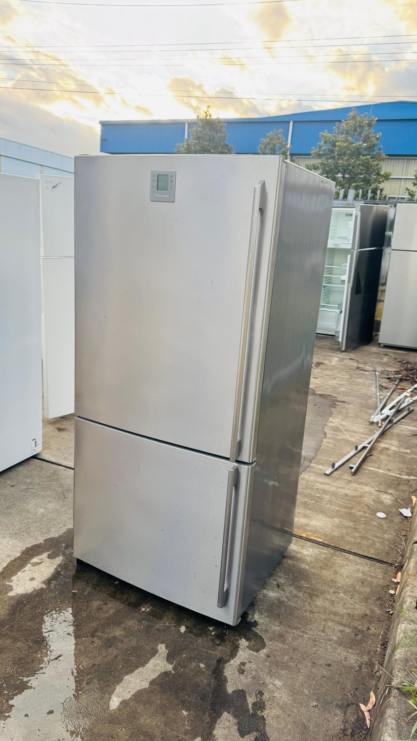 ELECTROLUX 510 LITRES FRIDGE FREEZER