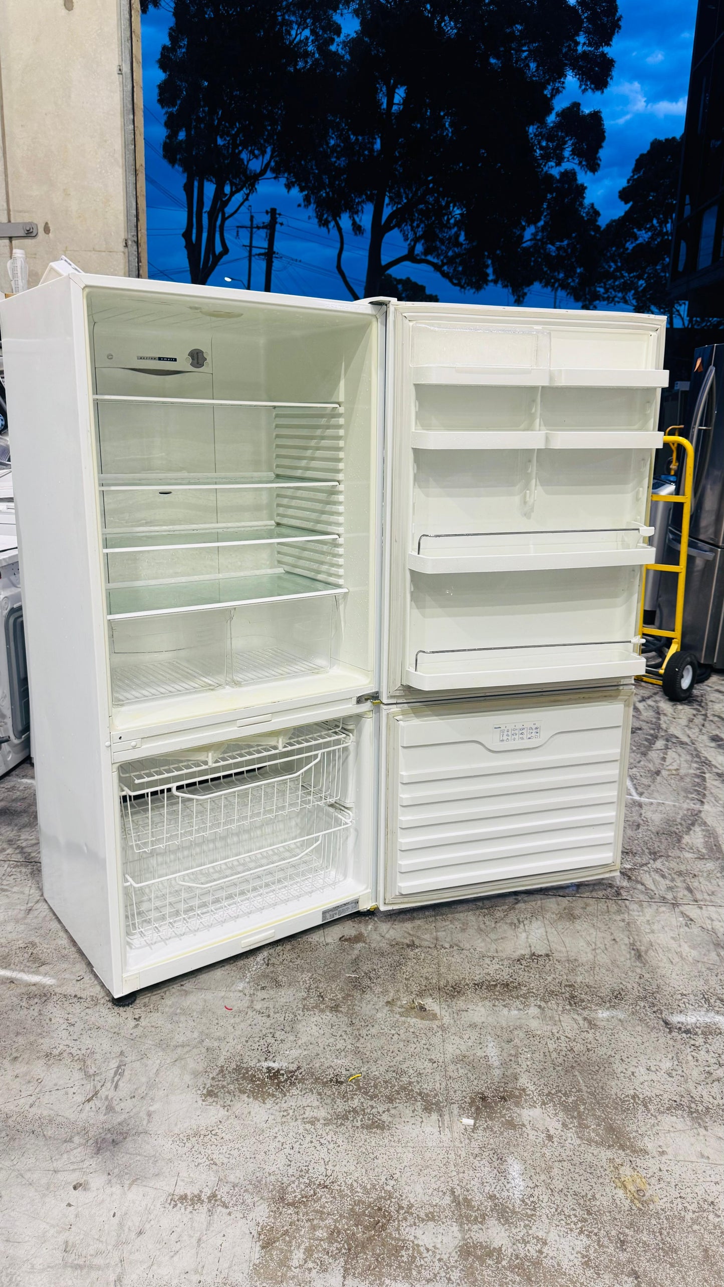 FISHER AND PAYKEL 519 LITRES FRIDGE FREEZER