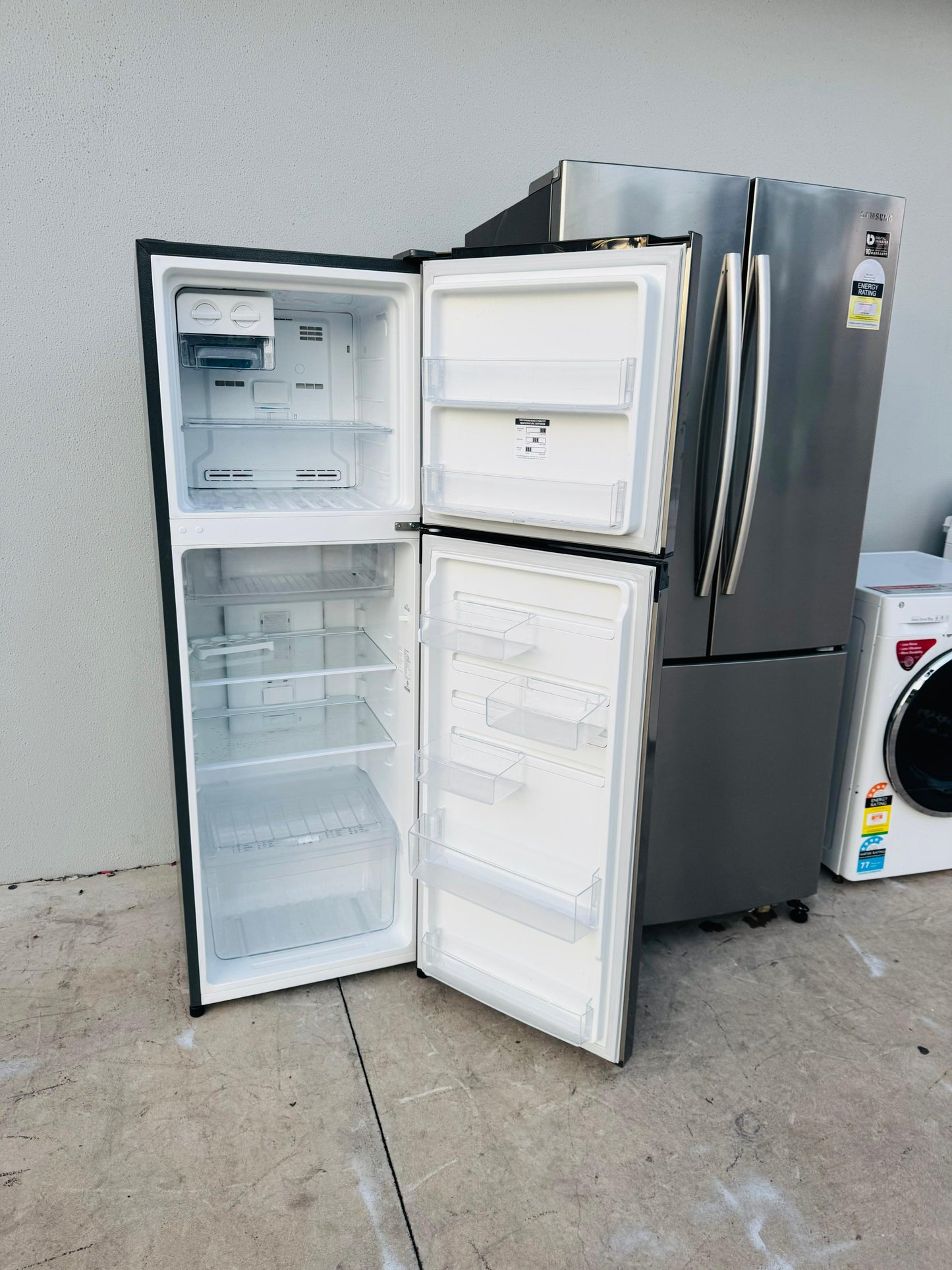 WESTING HOUSE 276 LITRES FRIDGE FREEZER