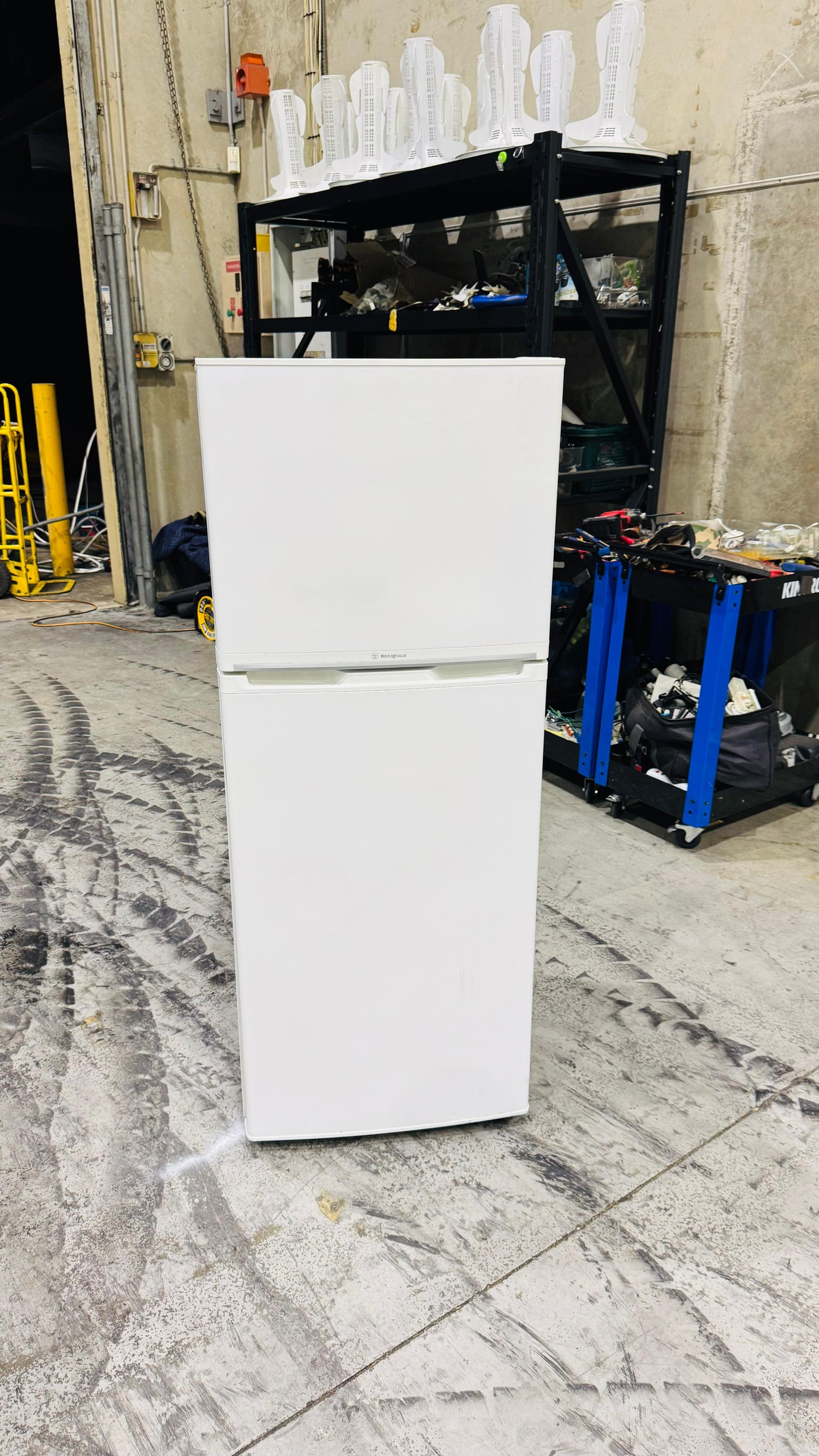 WESTINGHOUSE 230 LITRES FRIDGE FREEZER