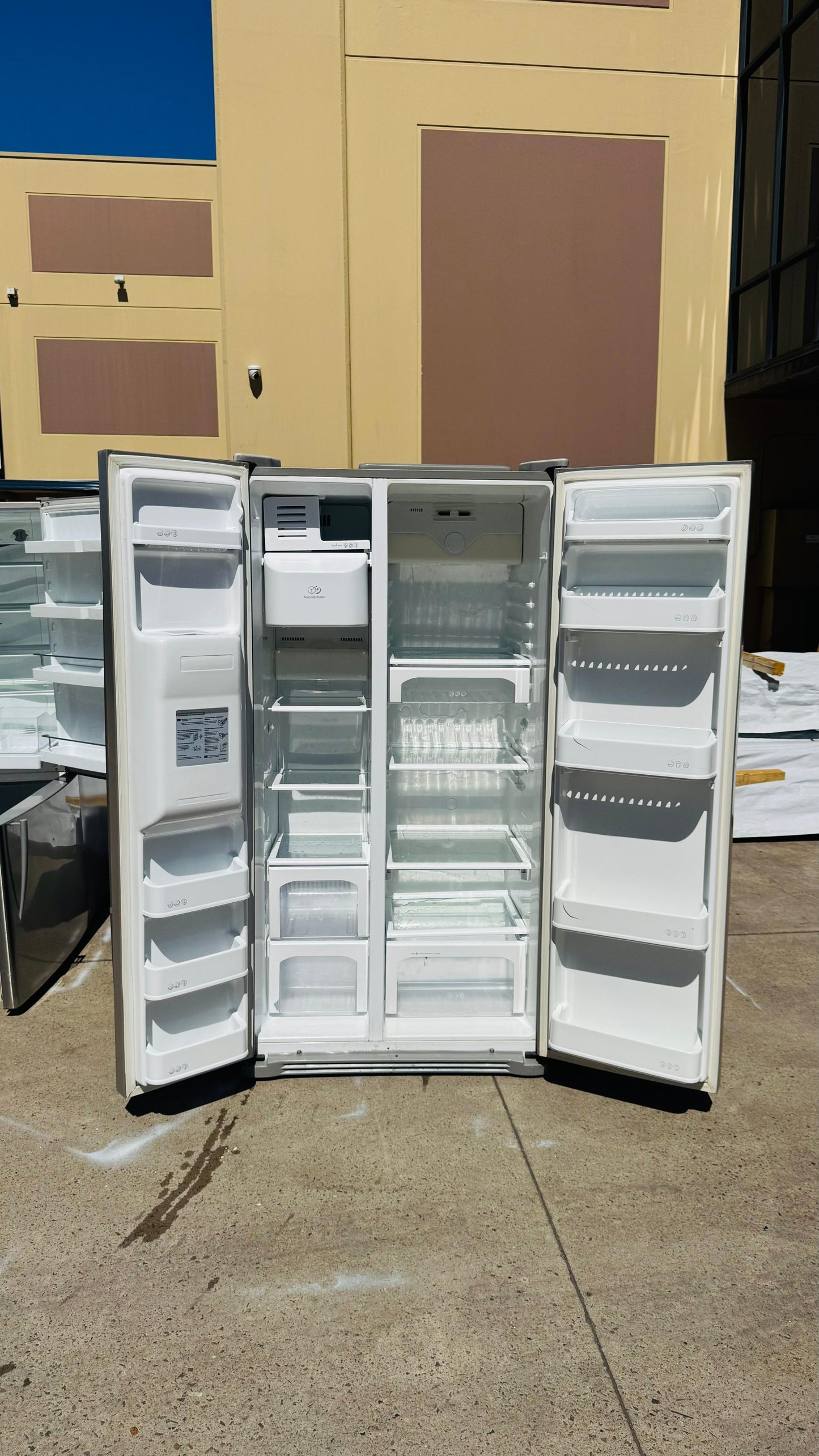 LG SIDE BY SIDE 567 LITRES FRIDGE FREEZER