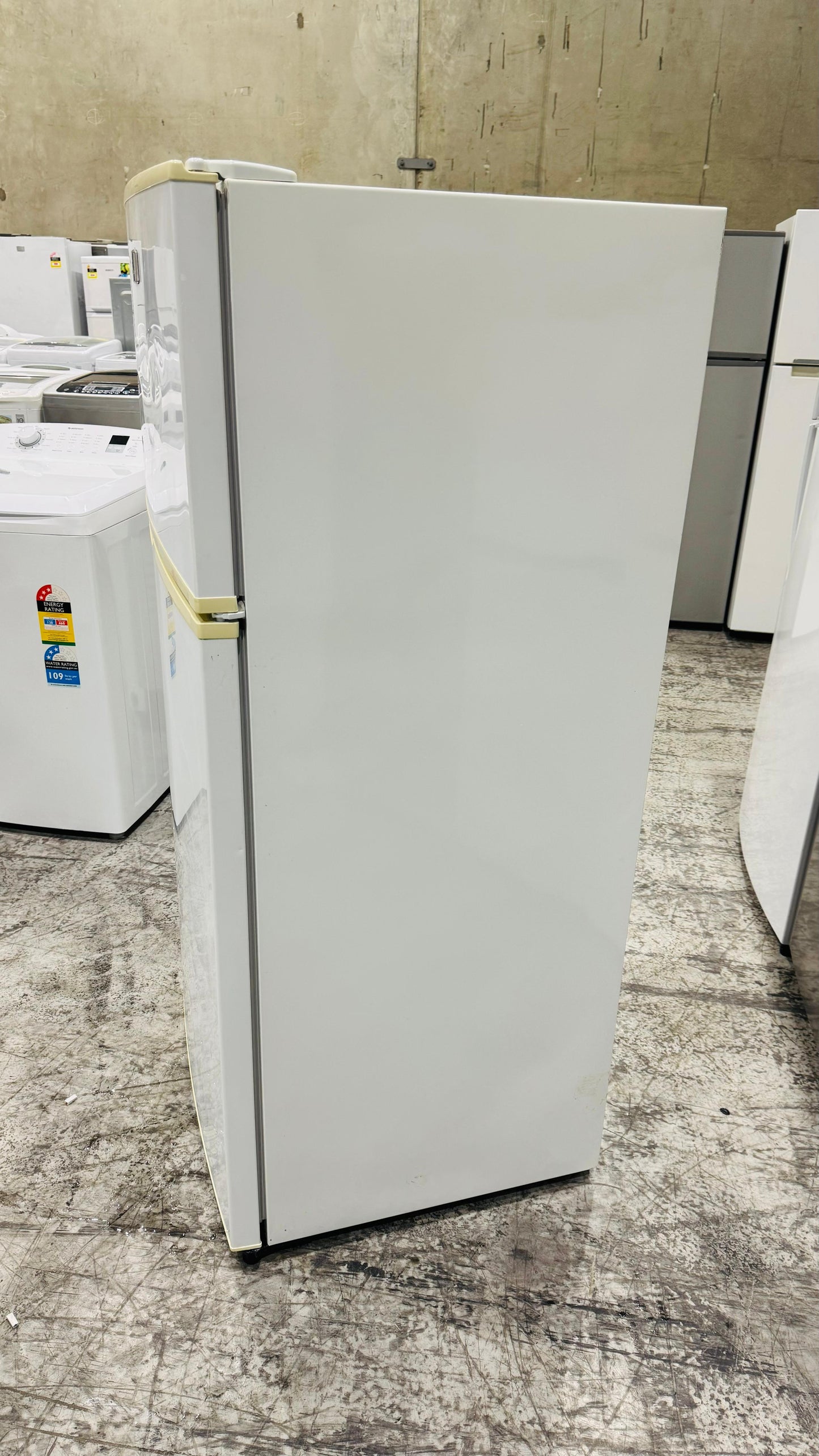 KELVINATOR 420 LITRES FRIDGE FREEZER