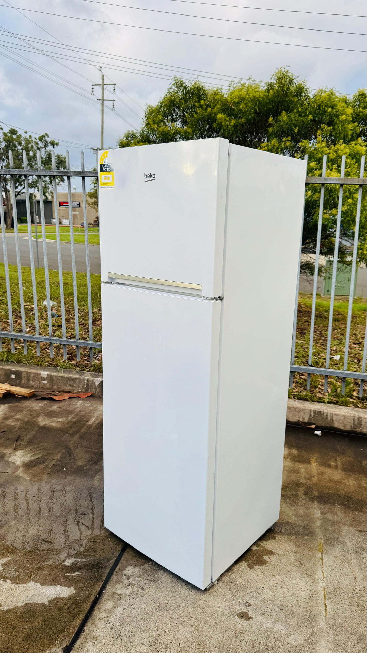 BEKO 347 LITRES FRIDGE FREEZER