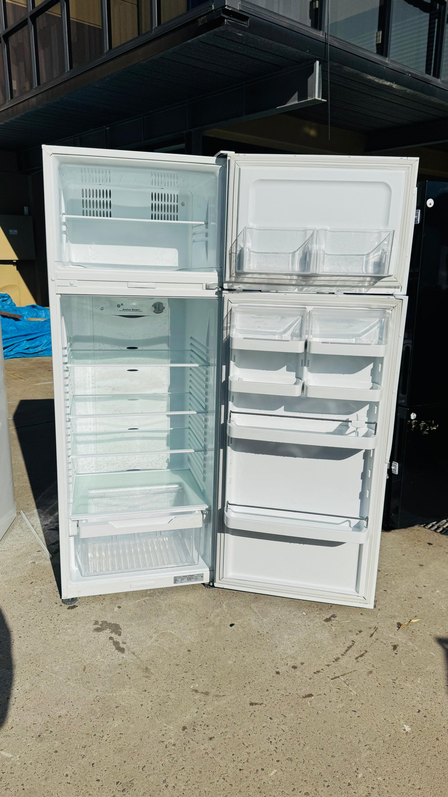 FISHER AND PAYKEL 411 LITRES FRIDGE FREEZER