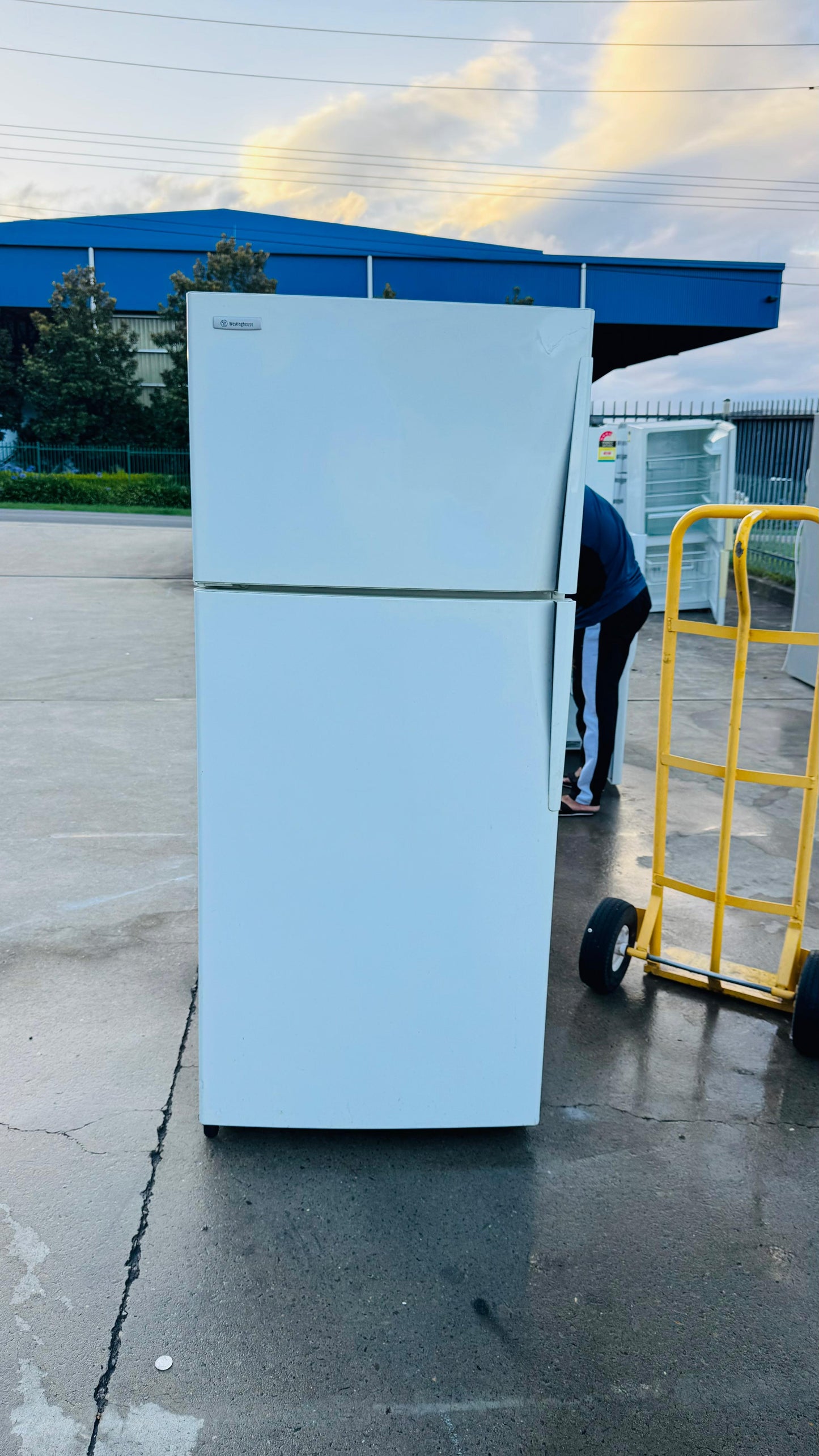 WESTINGHOUSE 420 LITRES FRIDGE FREEZER