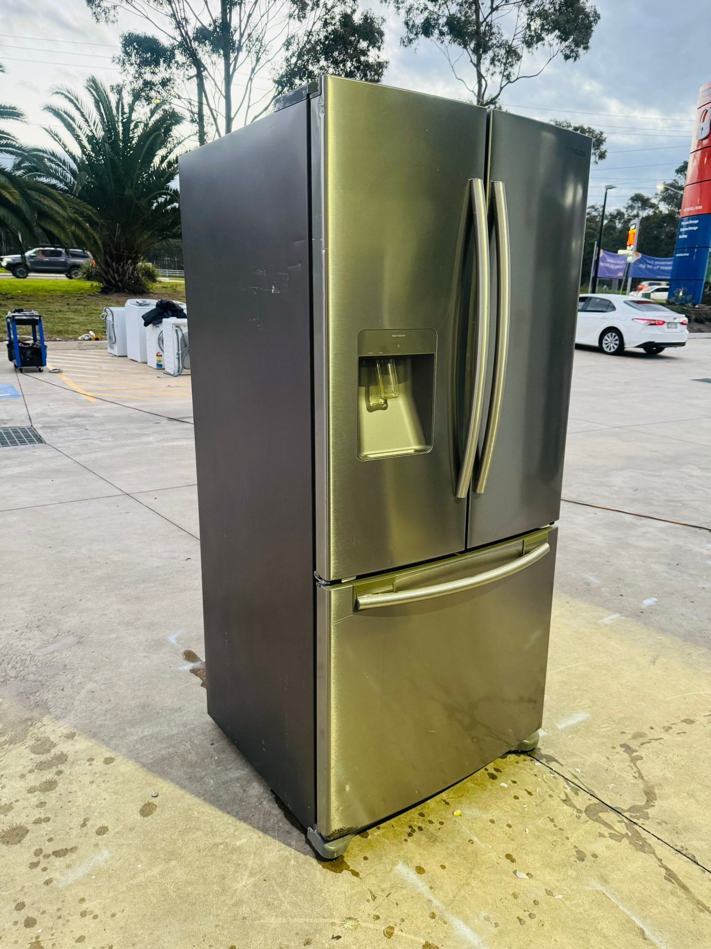 SAMSUNG 579 LITRES FRENCH DOOR FRIDGE FREEZER