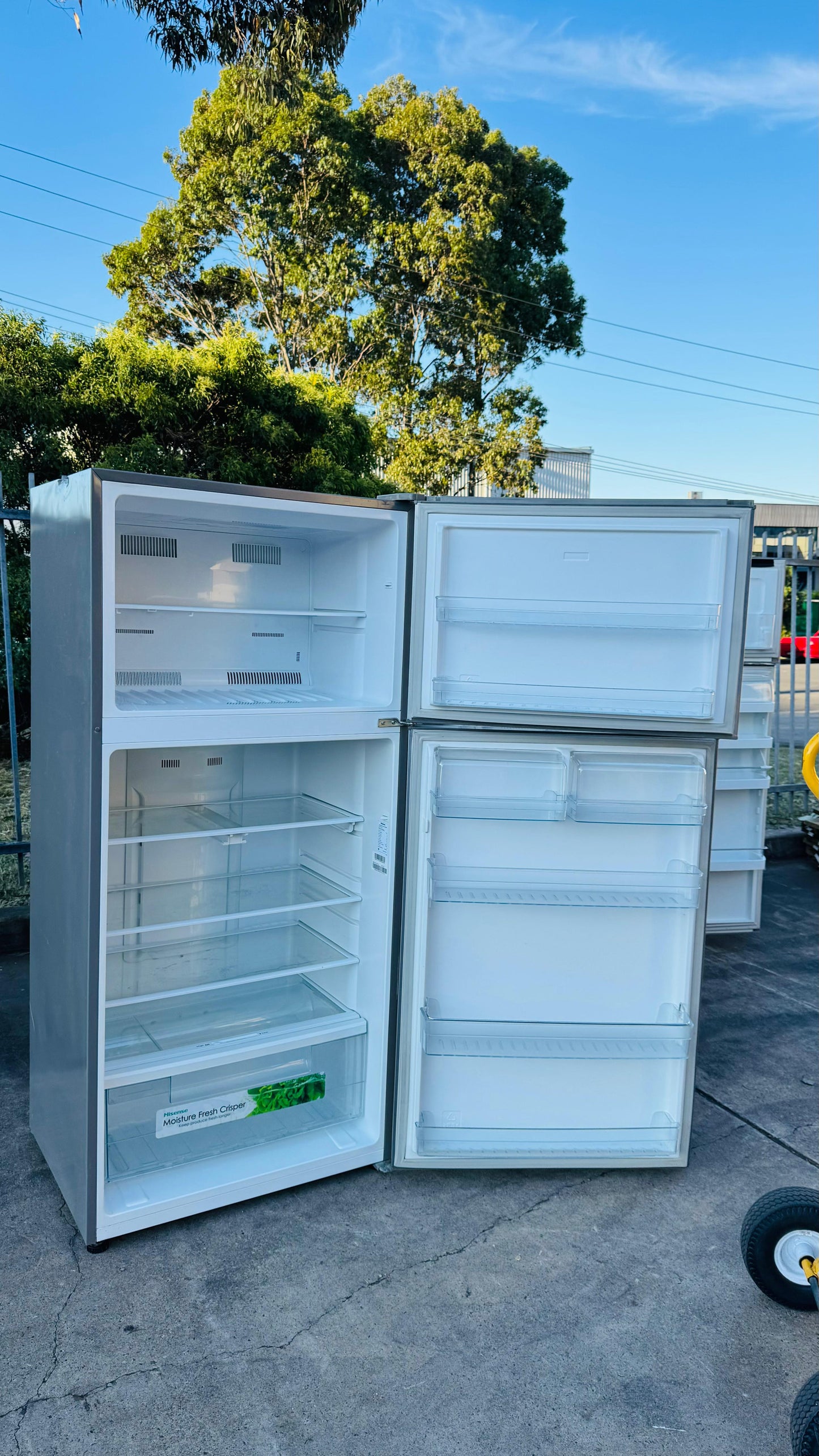 HISENSE 526 LITRES FRIDGE FREEZER