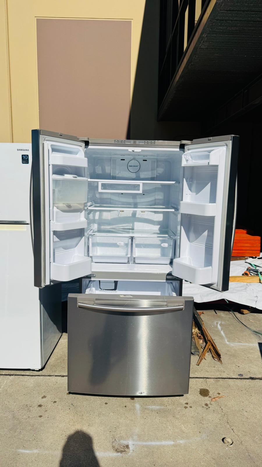 SAMSUNG 579 LITRES FRENCH DOOR FRIDGE FREEZER