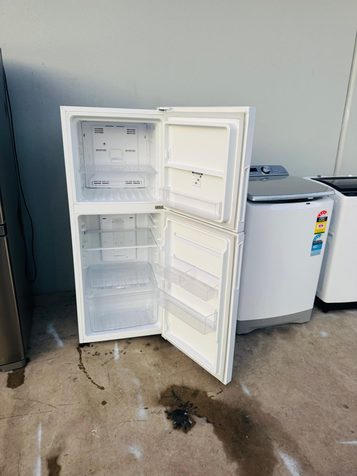 KELVINATOR 231 LITRES FRIDGE FREEZER