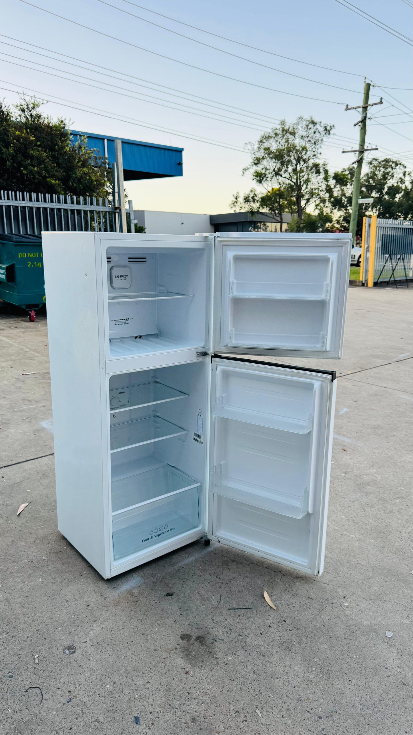 HISENSE 223 LITRES FRIDGE FREEZER