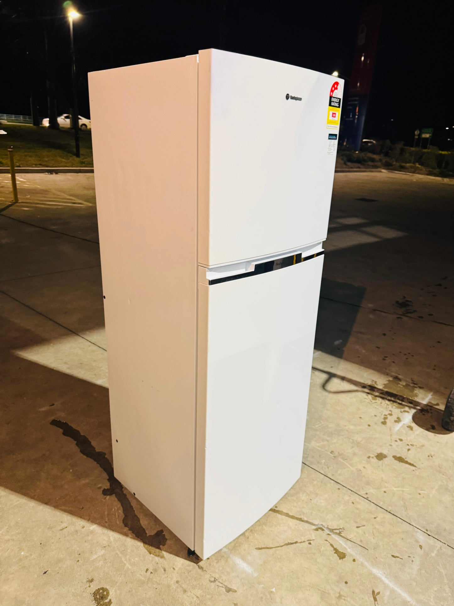 WESTINGHOUSE 339 LITRES FRIDGE FREEZER