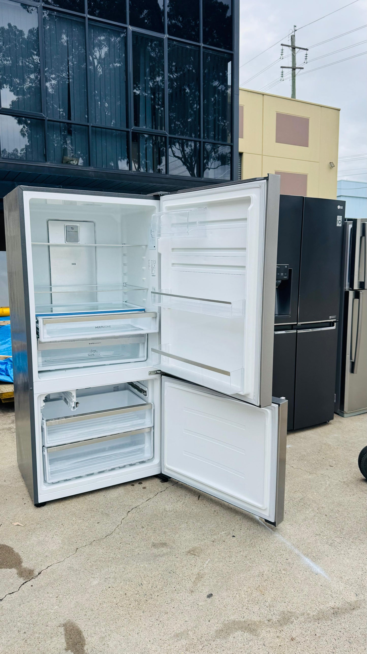 ELECTROLUX 529 LITRES FRIDGE FREEZER