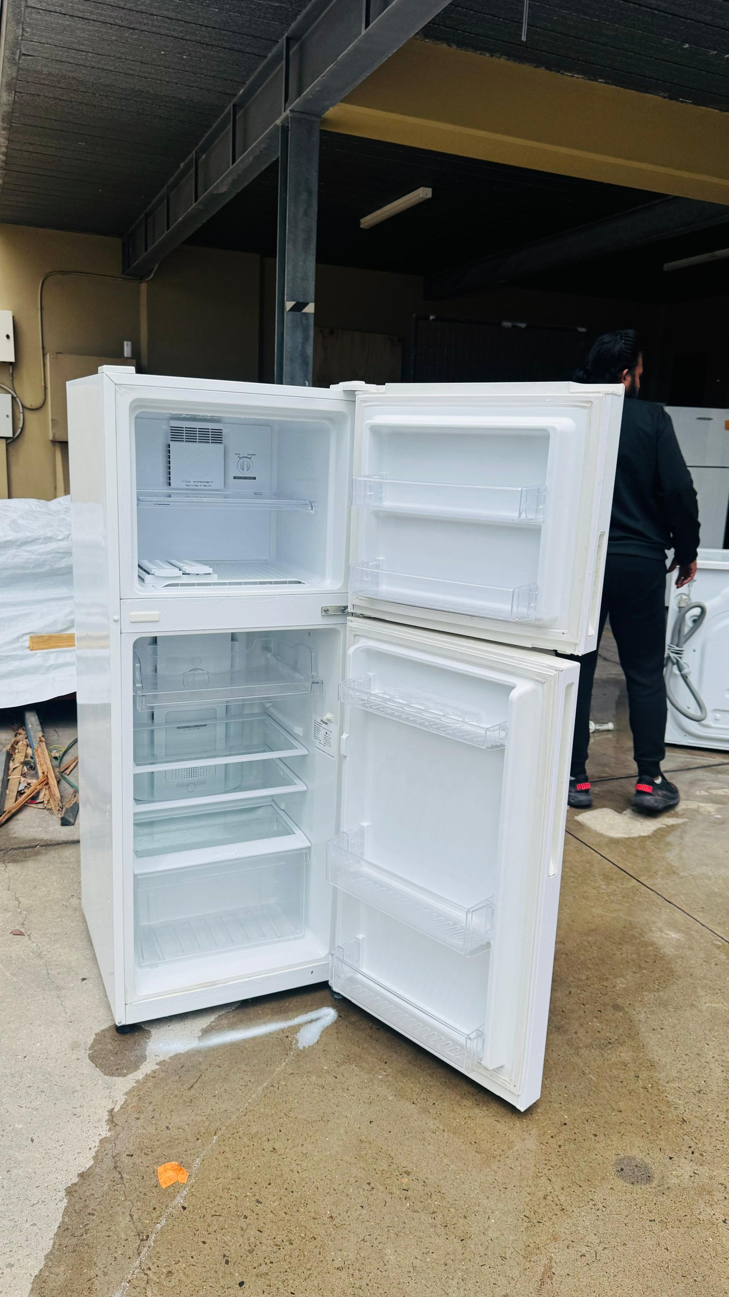 HAIER 224 LITRES FRIDGE FREEZER