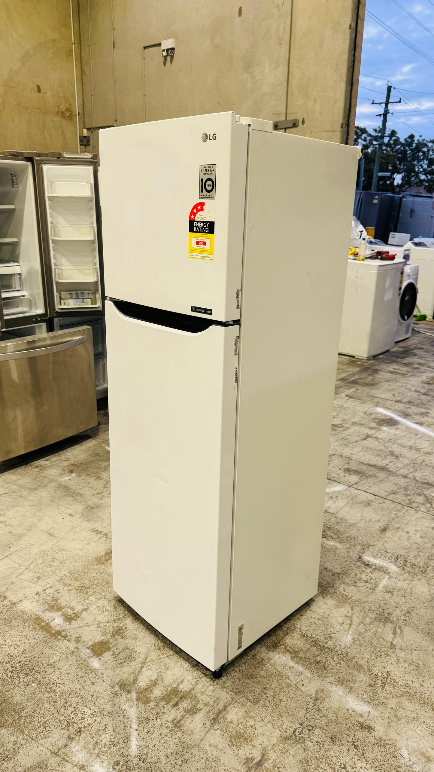 LG 279 LITRES FRIDGE FREEZER