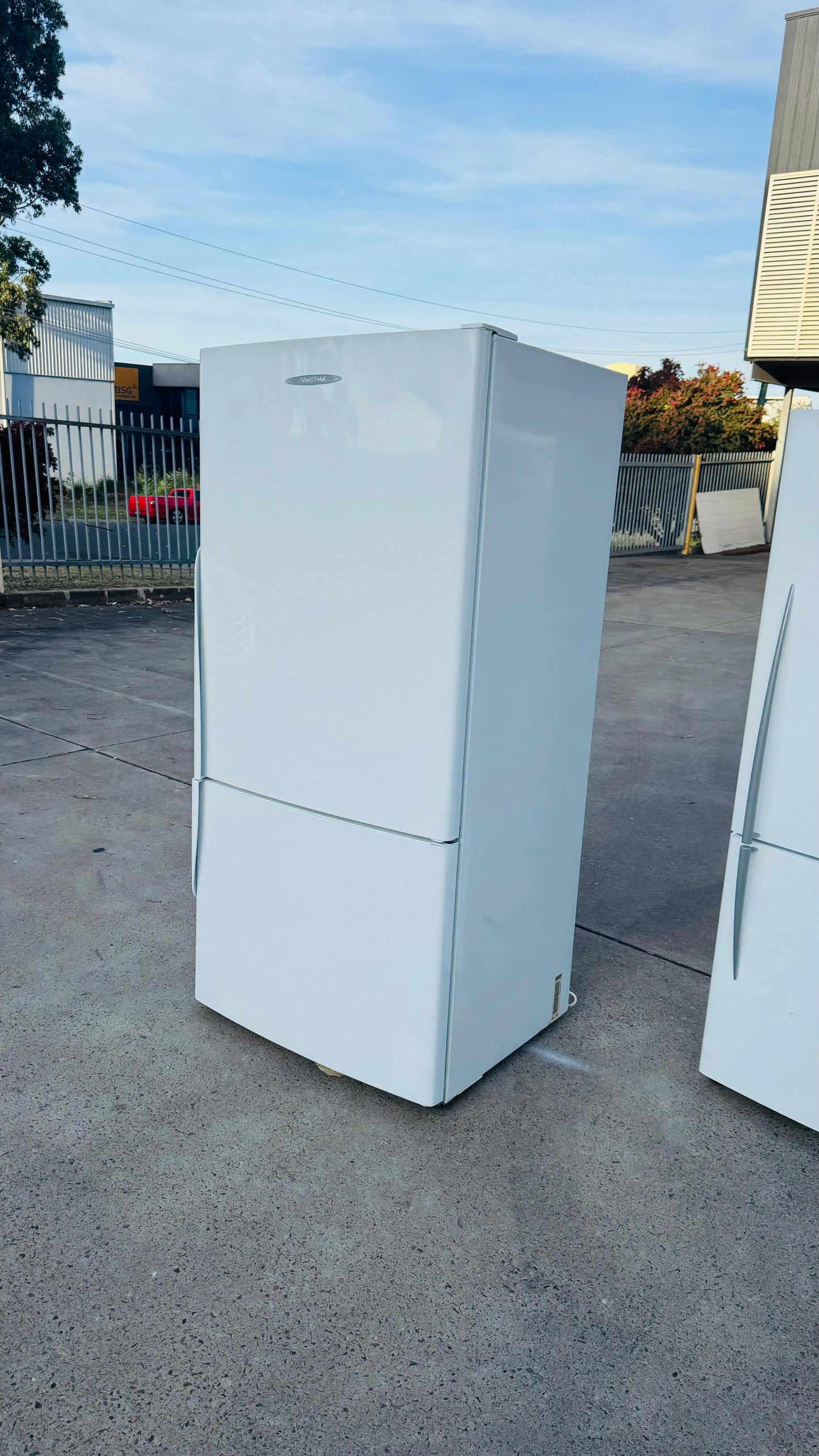 FISHER AND PAYKEL 519 LITRES FRIDGE FREEZER