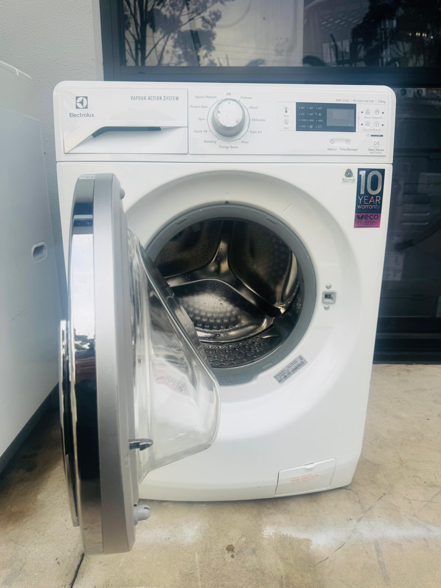 ELECTROLUX 7.5 KGS FRONT LOADER WASHING MACHINE