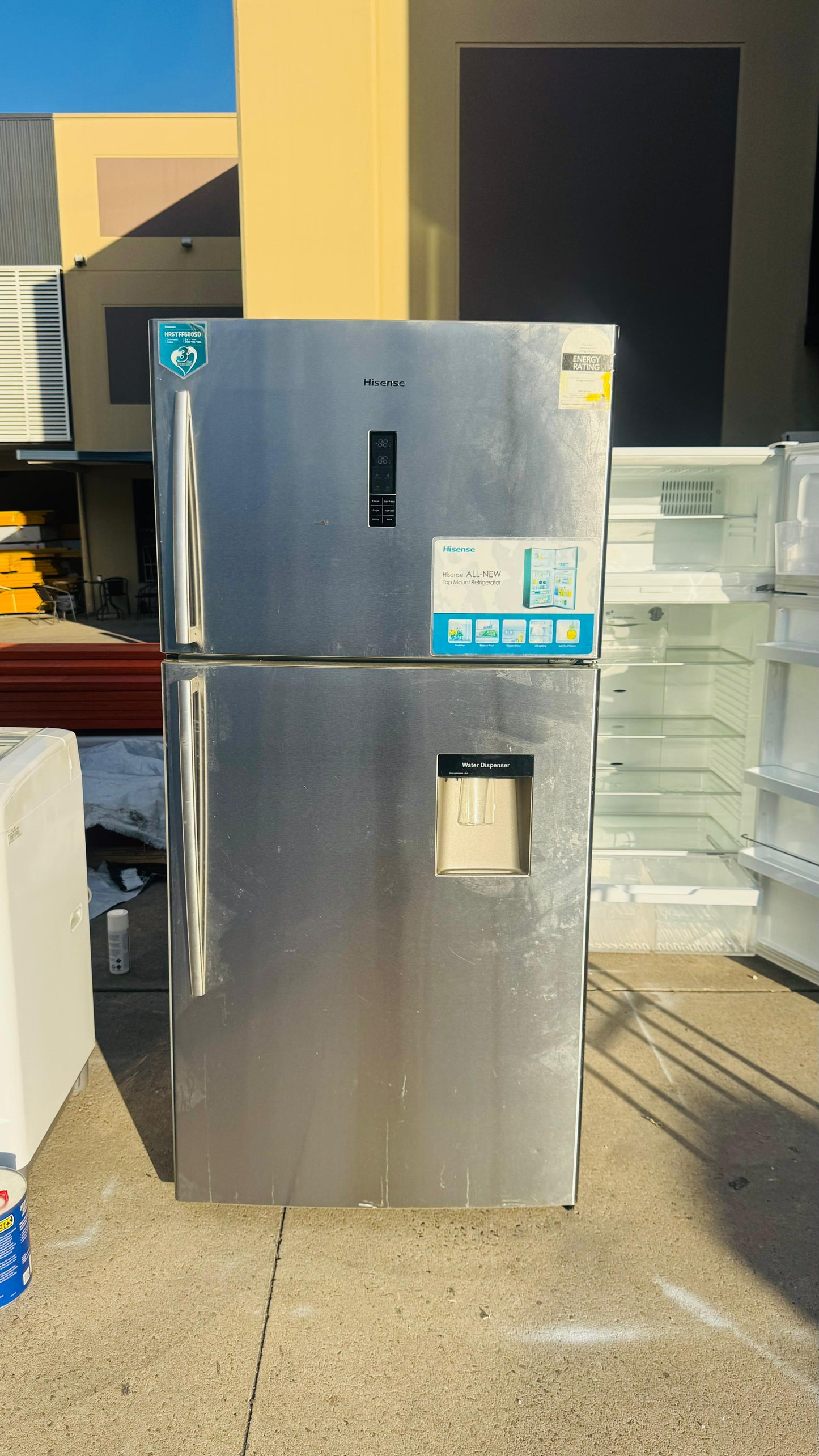HISENSE 593 LITRES FRIDGE & FREEZER & WATER DISPENSER