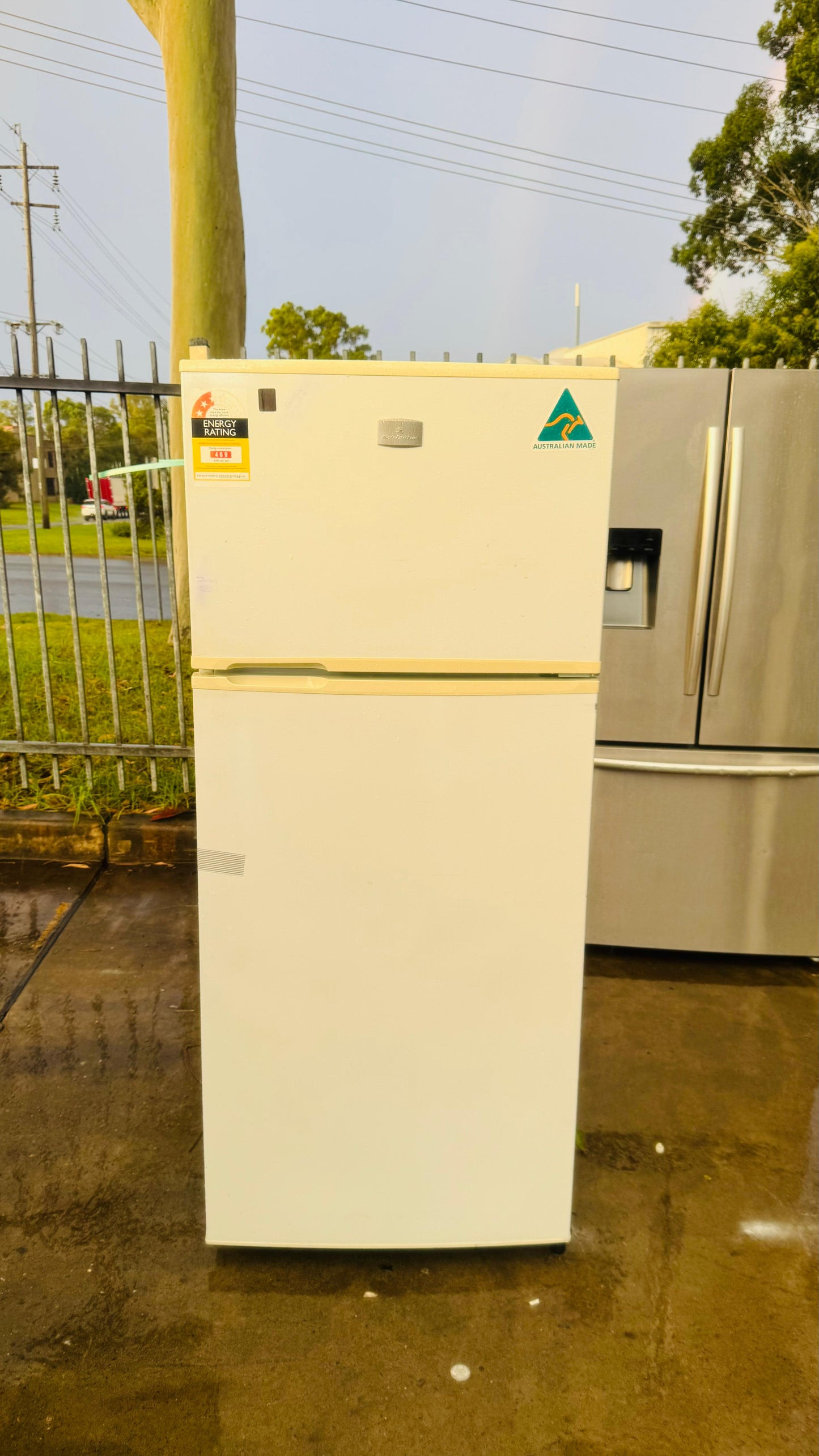KELVINATOR 420 LITRES FRIDGE FREEZER