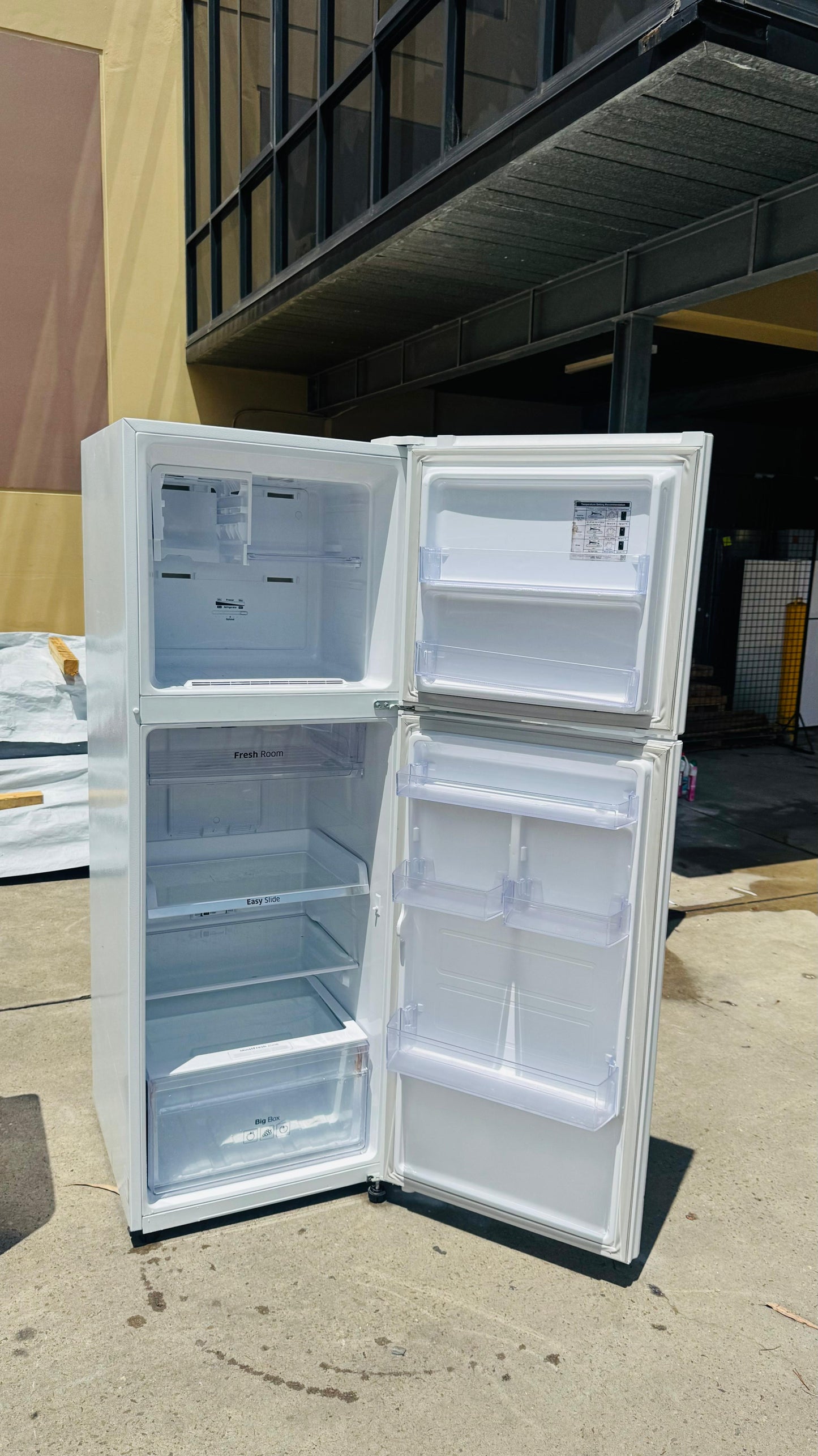 SAMSUNG 341 LITRES FRIDGE FREEZER