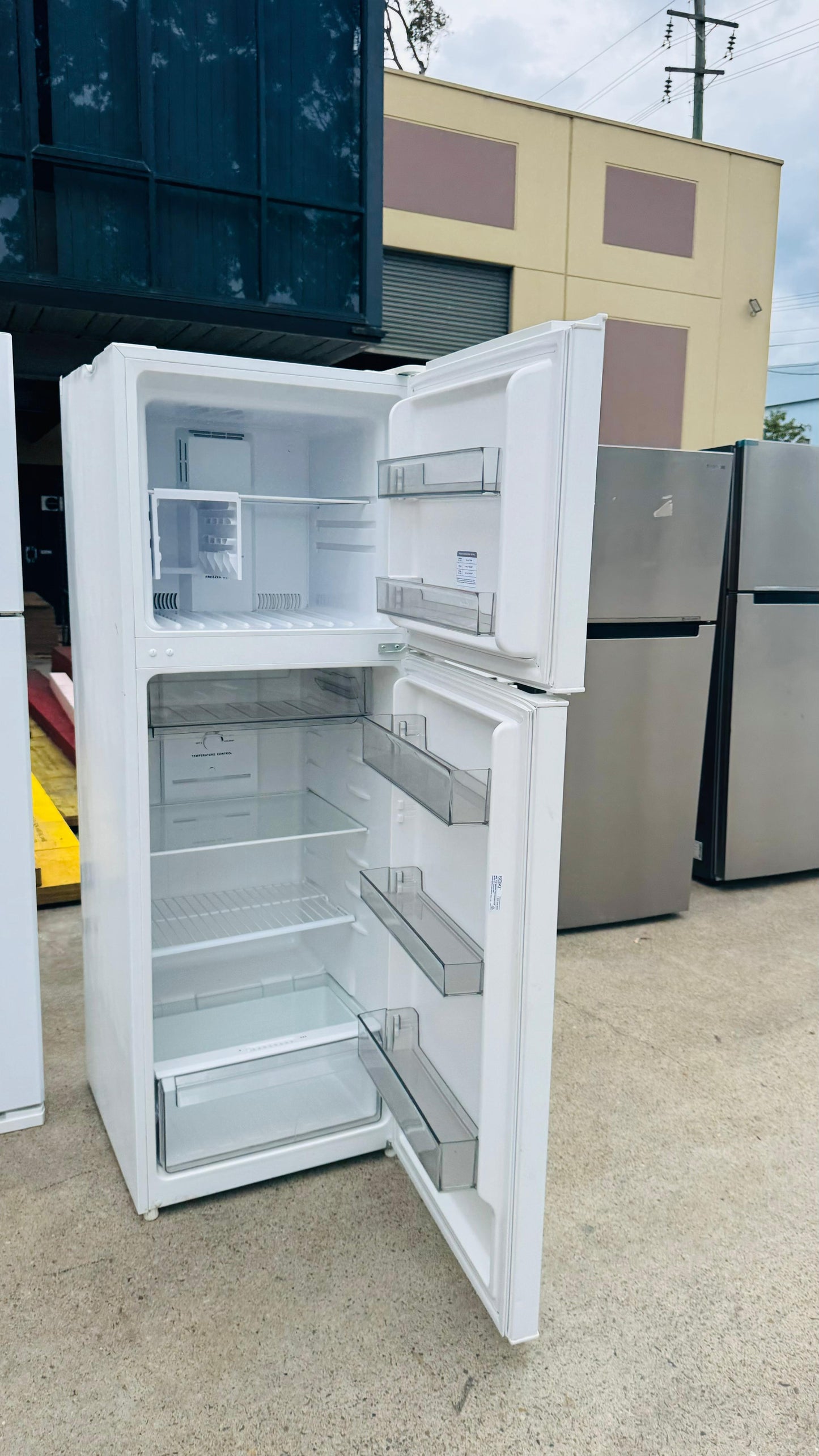 SEKI 366 LITRES FRIDGE FREEZER