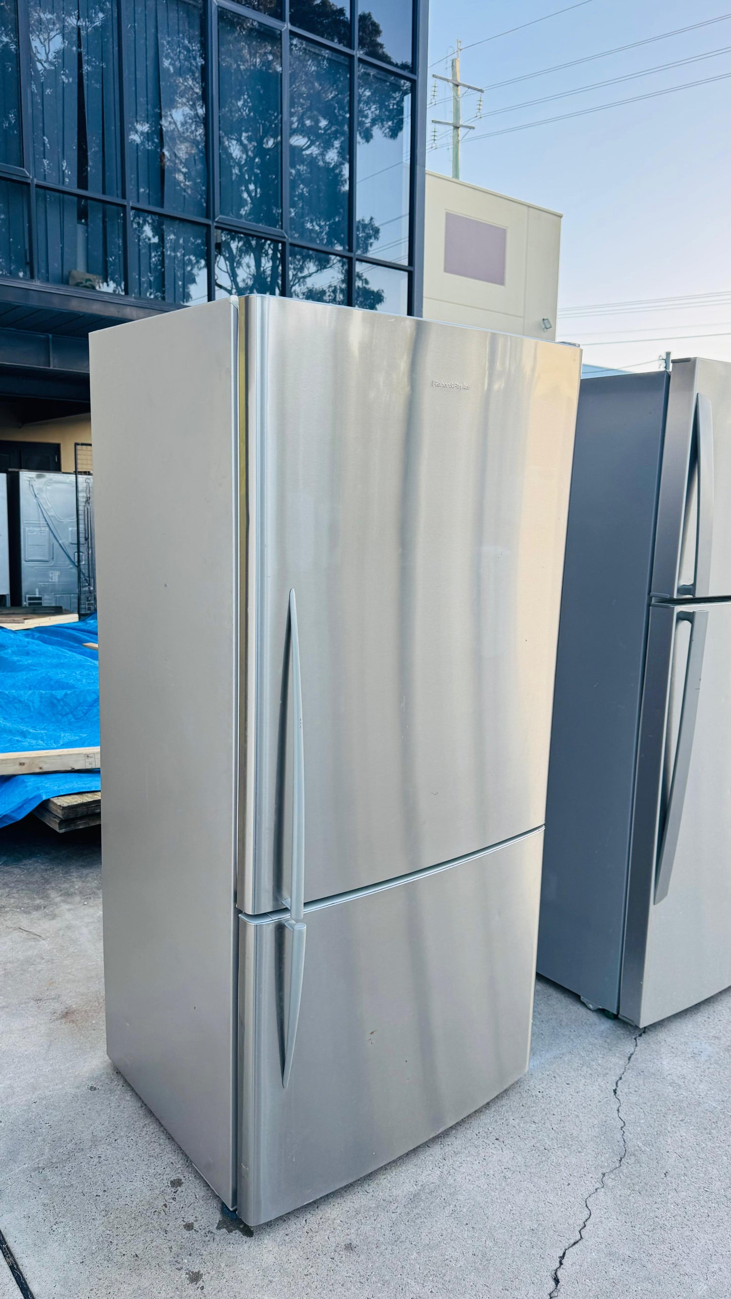 FISHER AND PAYKEL 519 LITRES FRIDGE FREEZER