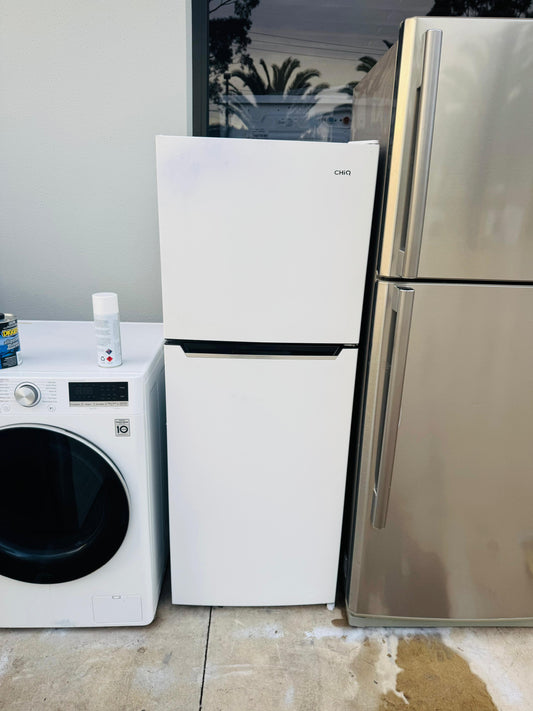 CHIQ 216 LITRES FRIDGE FREEZER
