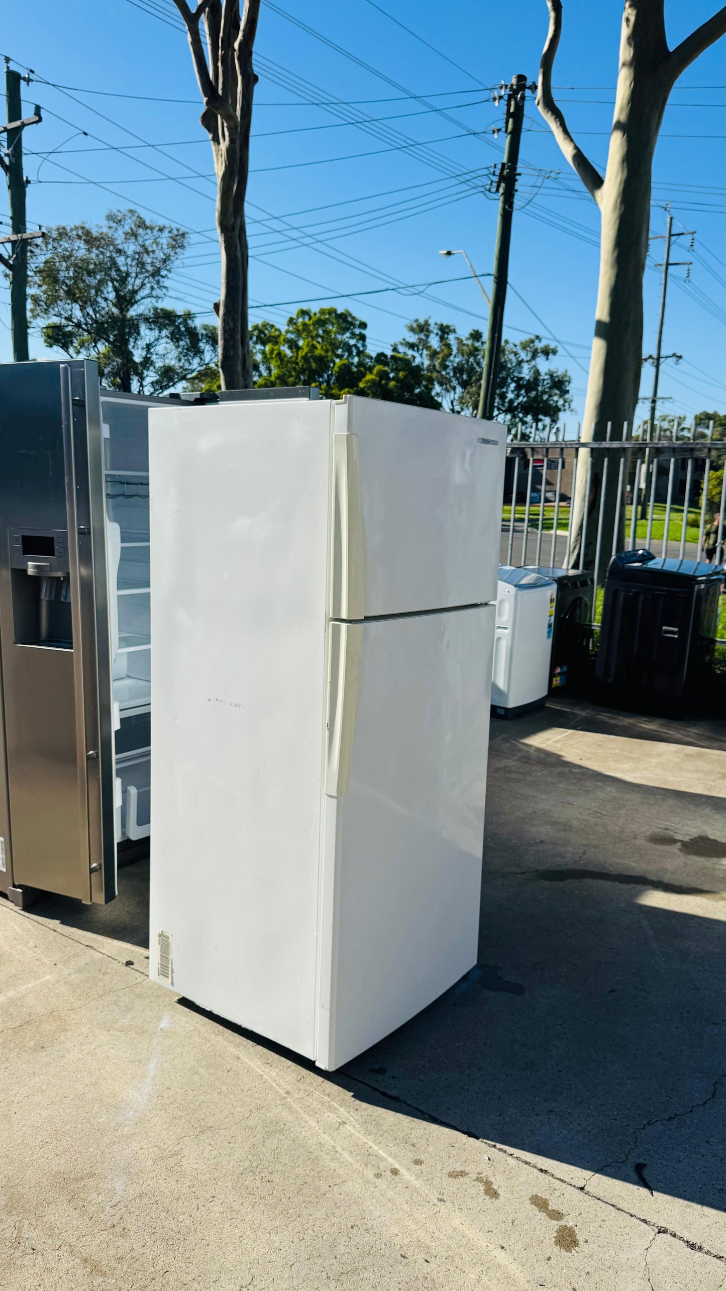 WESTINGHOUSE 420 LITRES FRIDGE FREEZER