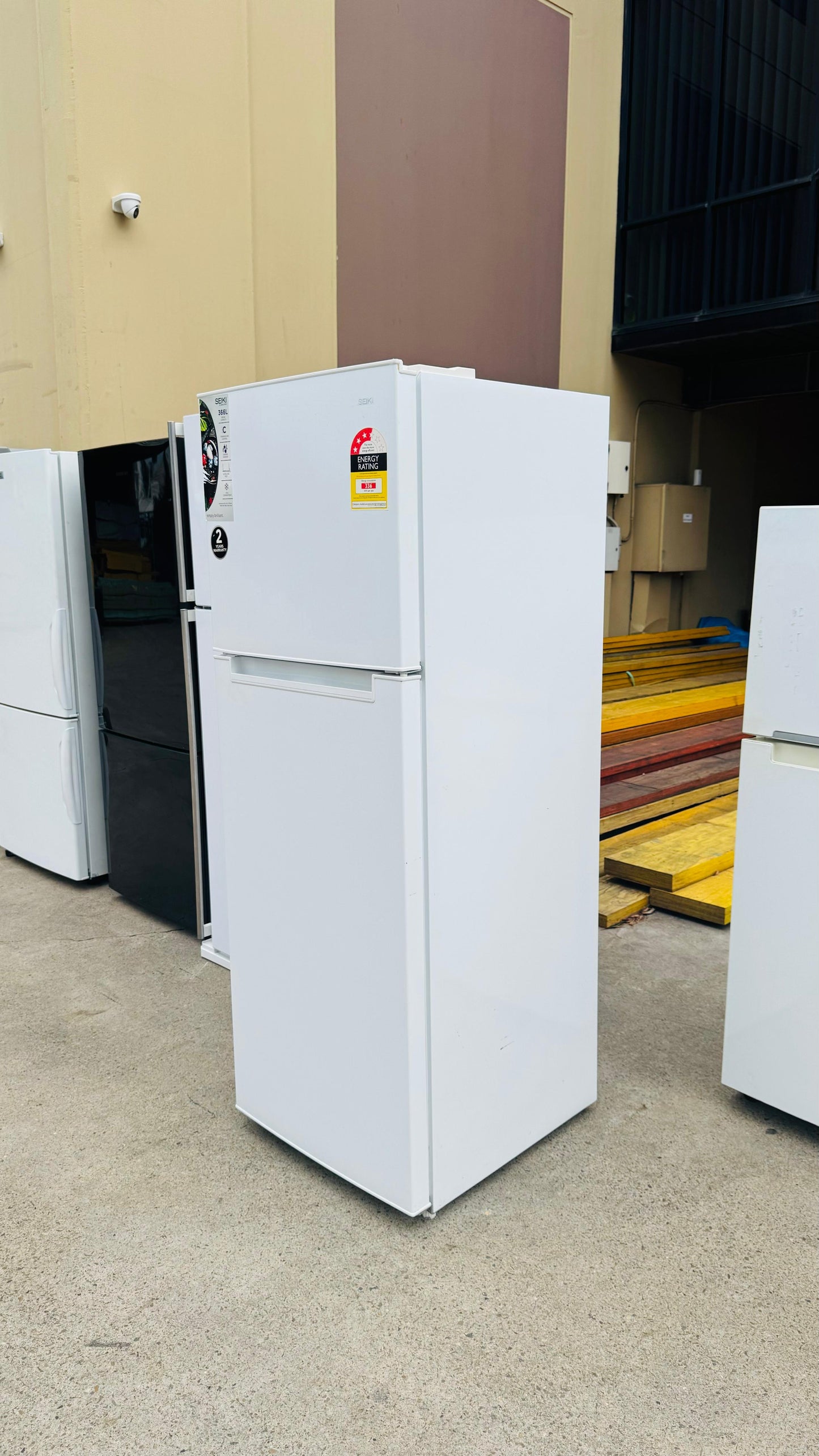 SEKI 366 LITRES FRIDGE FREEZER