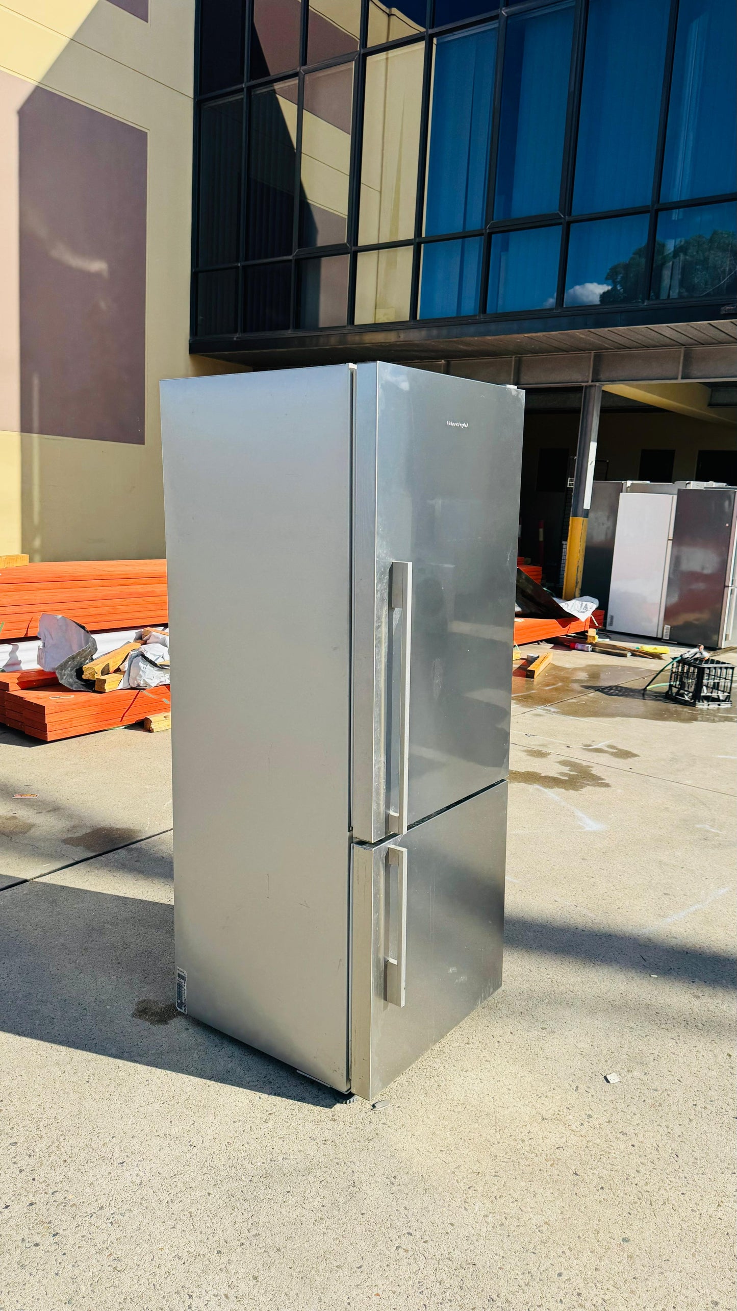 FISHER AND PAYKEL 403 LITRES FRIDGE FREEZER