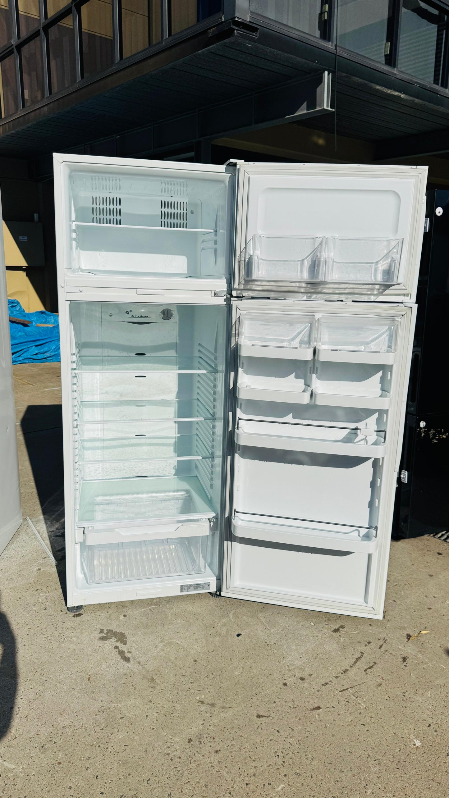FISHER AND PAYKEL 411 LITRES FRIDGE FREEZER
