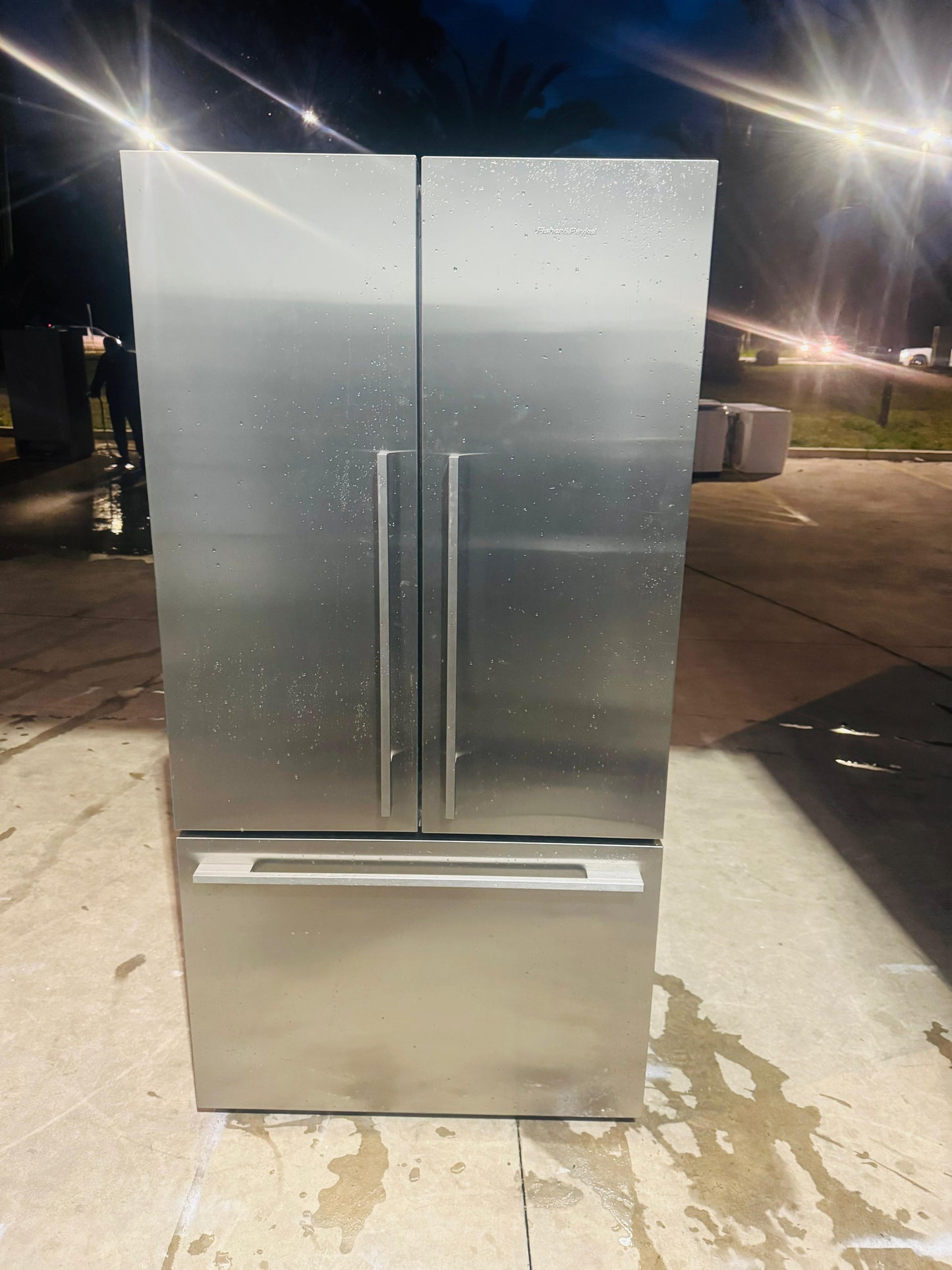 FISHER AND PAYKEL 614 LITRES FRENCH DOOR FRIDGE FREEZER