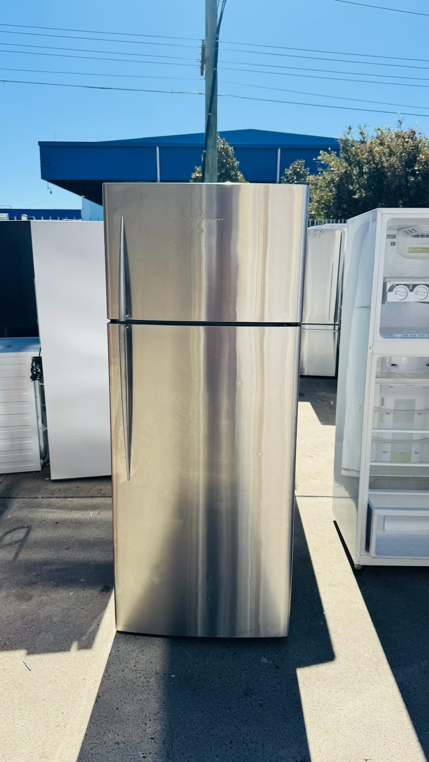 FISHER AND PAYKEL 441 LITRES FRIDGE FREEZER