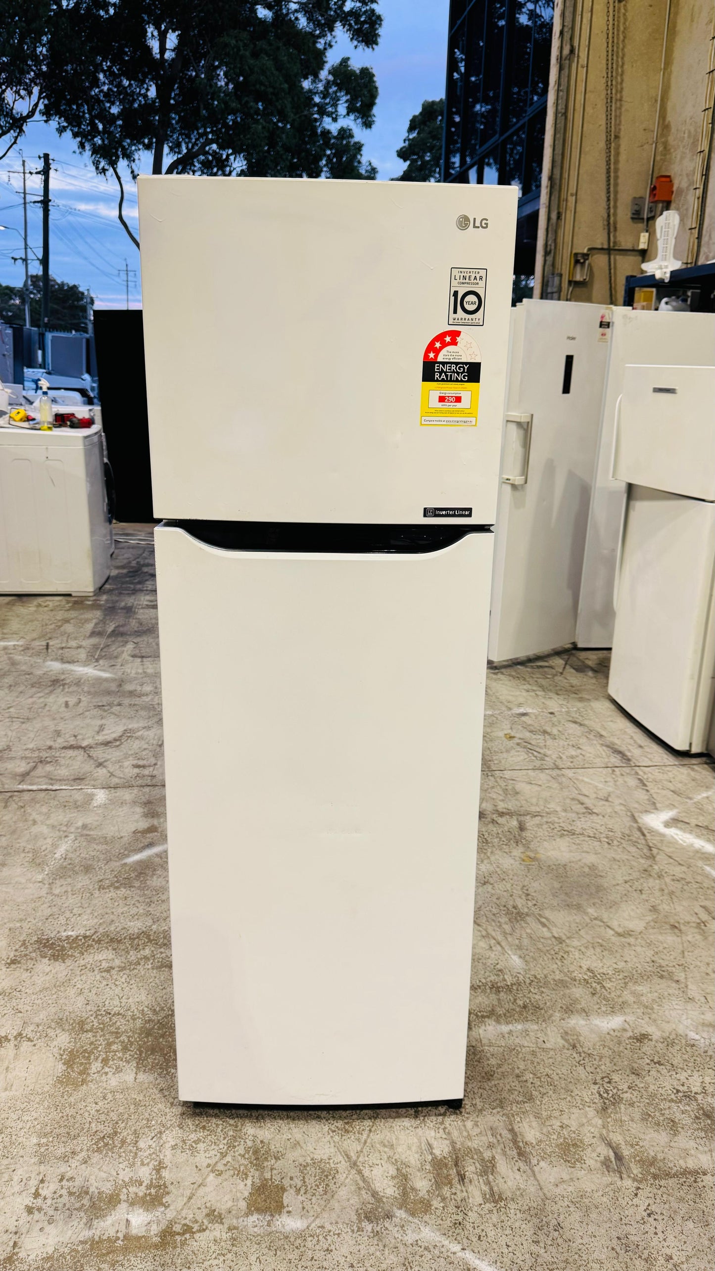 LG 279 LITRES FRIDGE FREEZER