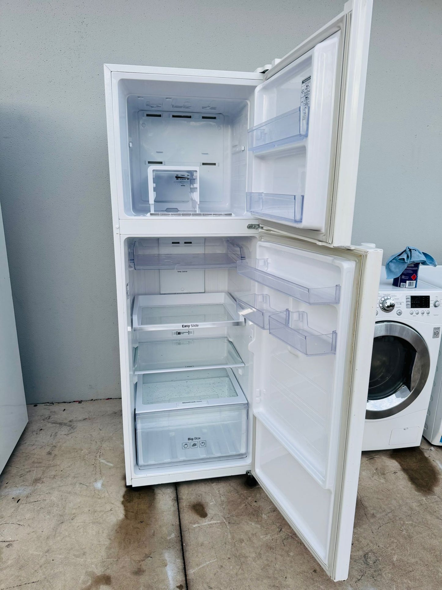 SAMSUNG 341 LITRES FRIDGE FREEZER