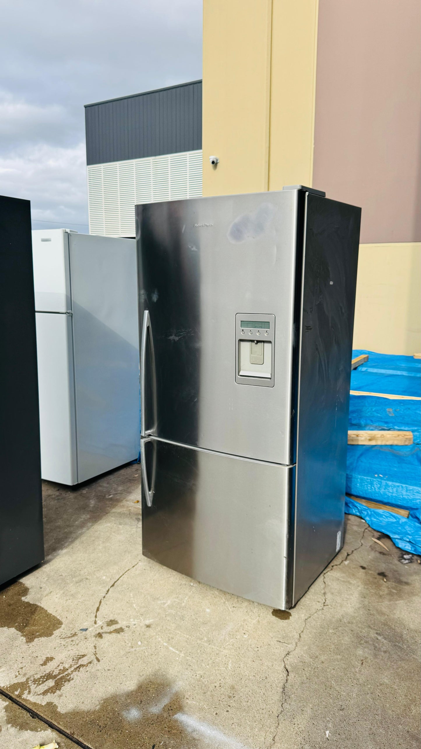 FISHER AND PAYKEL 519 LITRES FRIDGE FREEZER