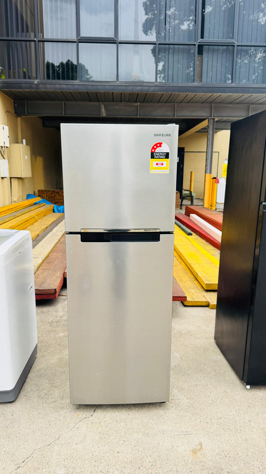 SAMSUNG 255 LITRES FRIDGE FREEZER