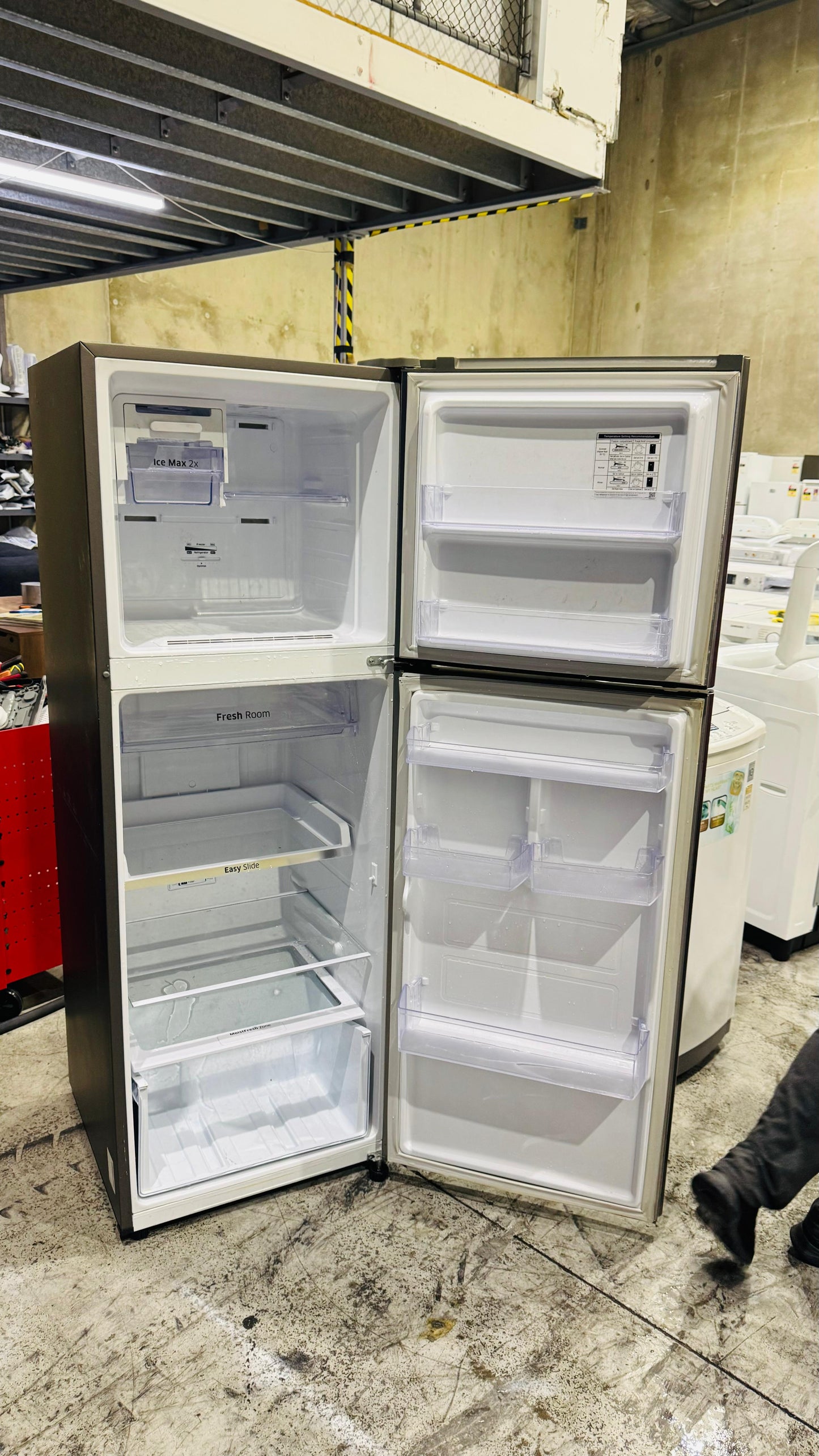 SAMSUNG 341 LITRES FRIDGE FREEZER