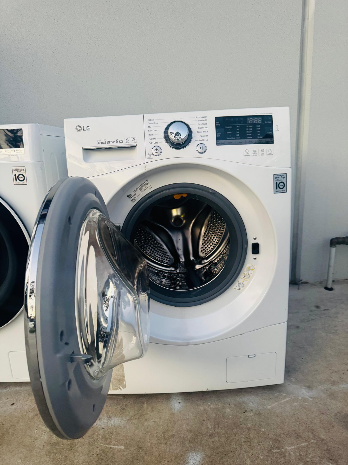 LG 9KGS FRONT LOADER WASHING MACHINE