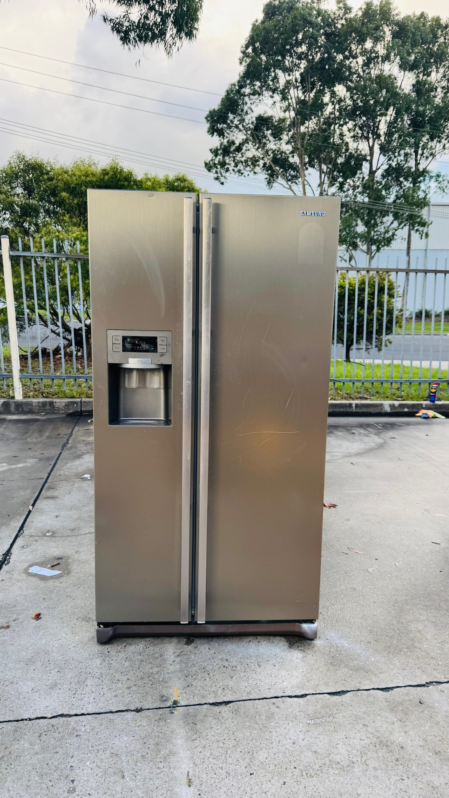 SAMSUNG 702 LITRES SIDE BY SIDE DOOR FRIDGE FREEZER