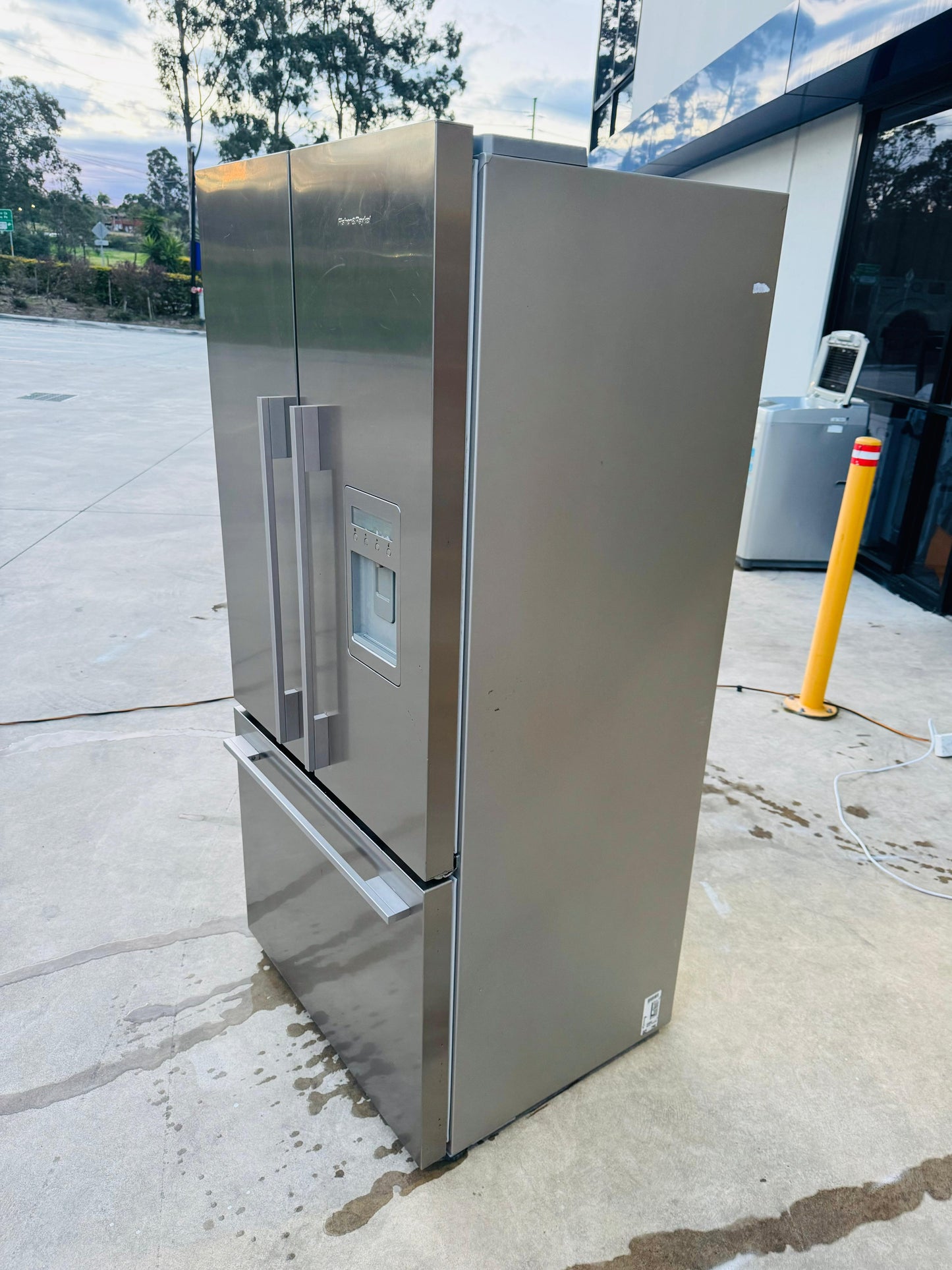 FISHER AND PAYKEL 519 LITRES FRENCH DOOR FRIDGE FREEZER
