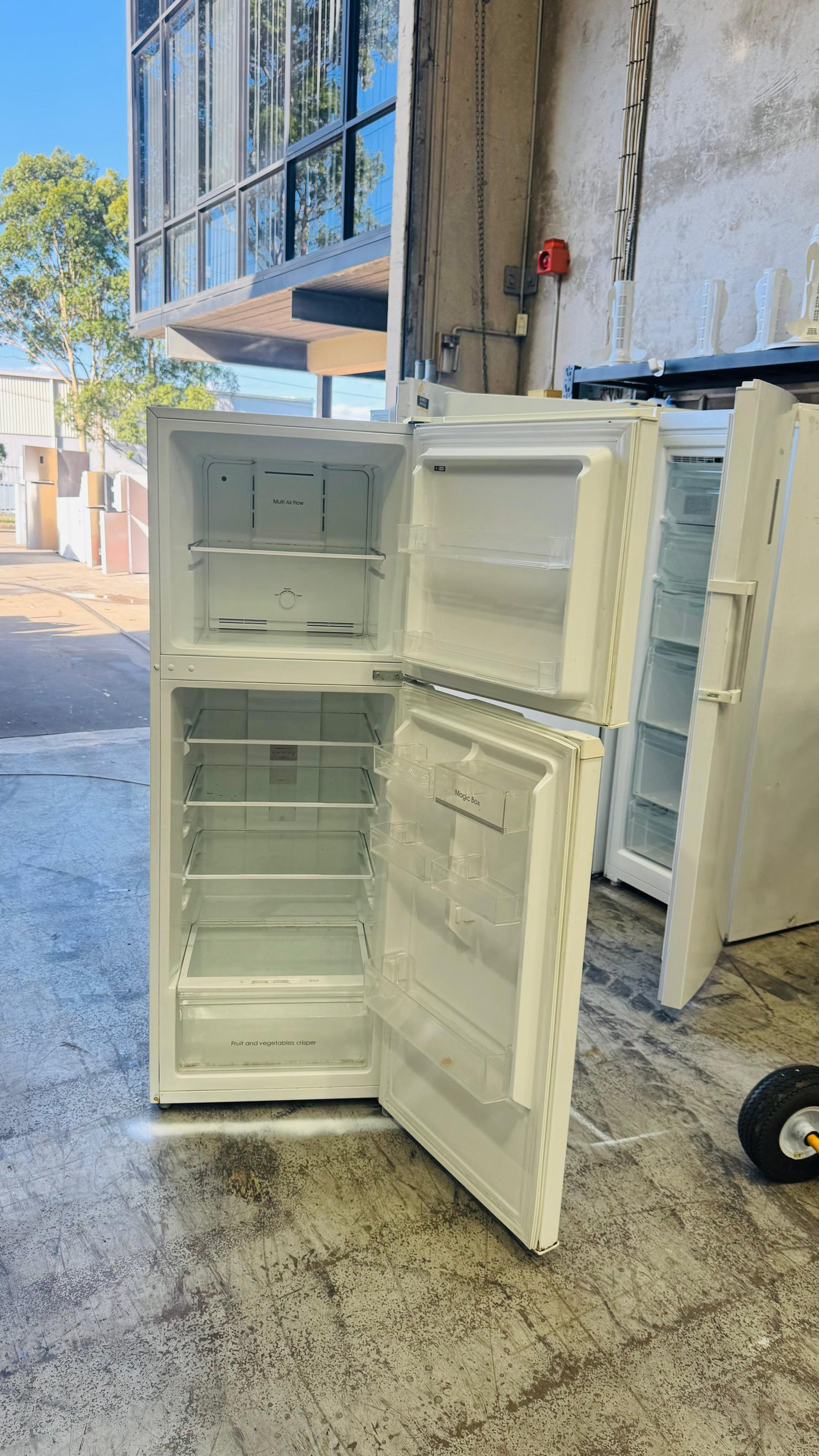ARCTIC 239 LITRES FRIDGE FREEZER