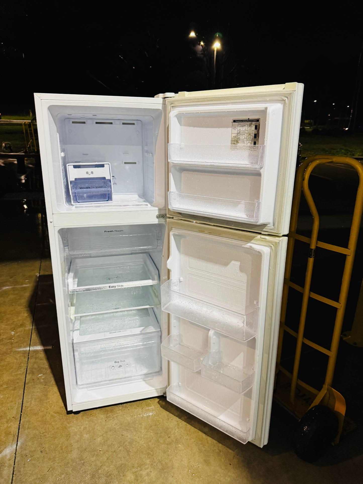 SAMSUNG 236 LITRES FRIDGE FREEZER