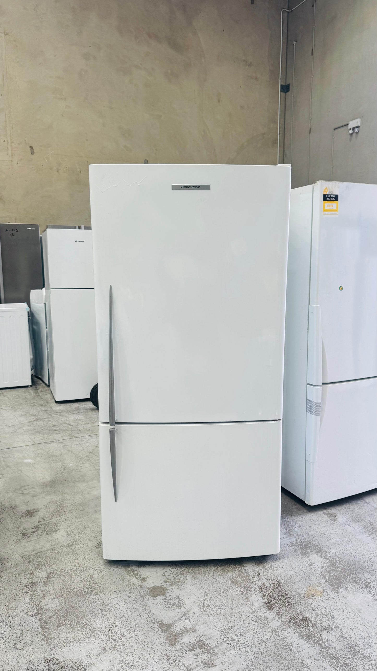 FISHER AND PAYKEL 519 LITRES FRIDGE FREEZER