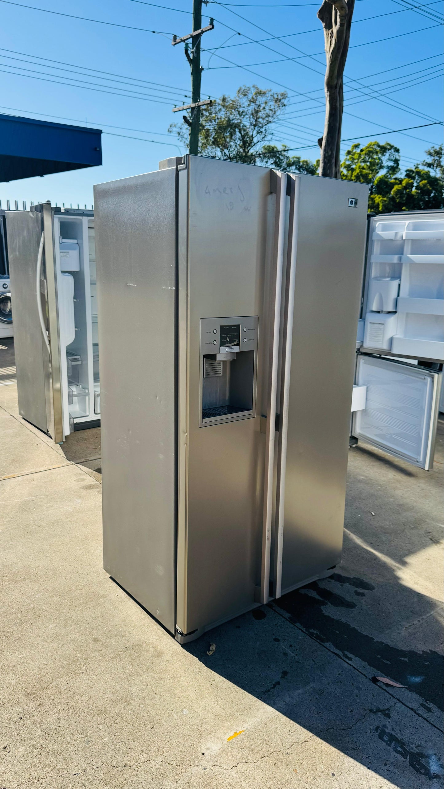 LG SIDE BY SIDE 567 LITRES FRIDGE FREEZER