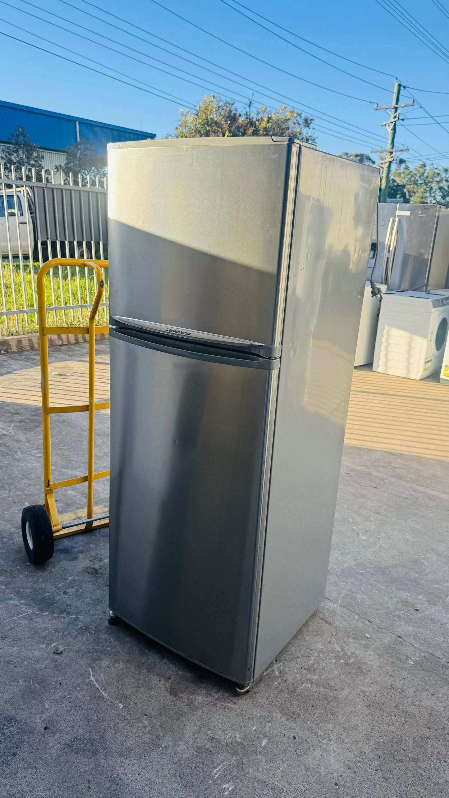 MITSUBUSHI 395 LITRES FRIDGE FREEZER