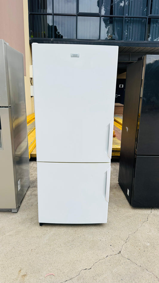 WESTINGHOUSE 431 LITRES FRIDGE FREEZER