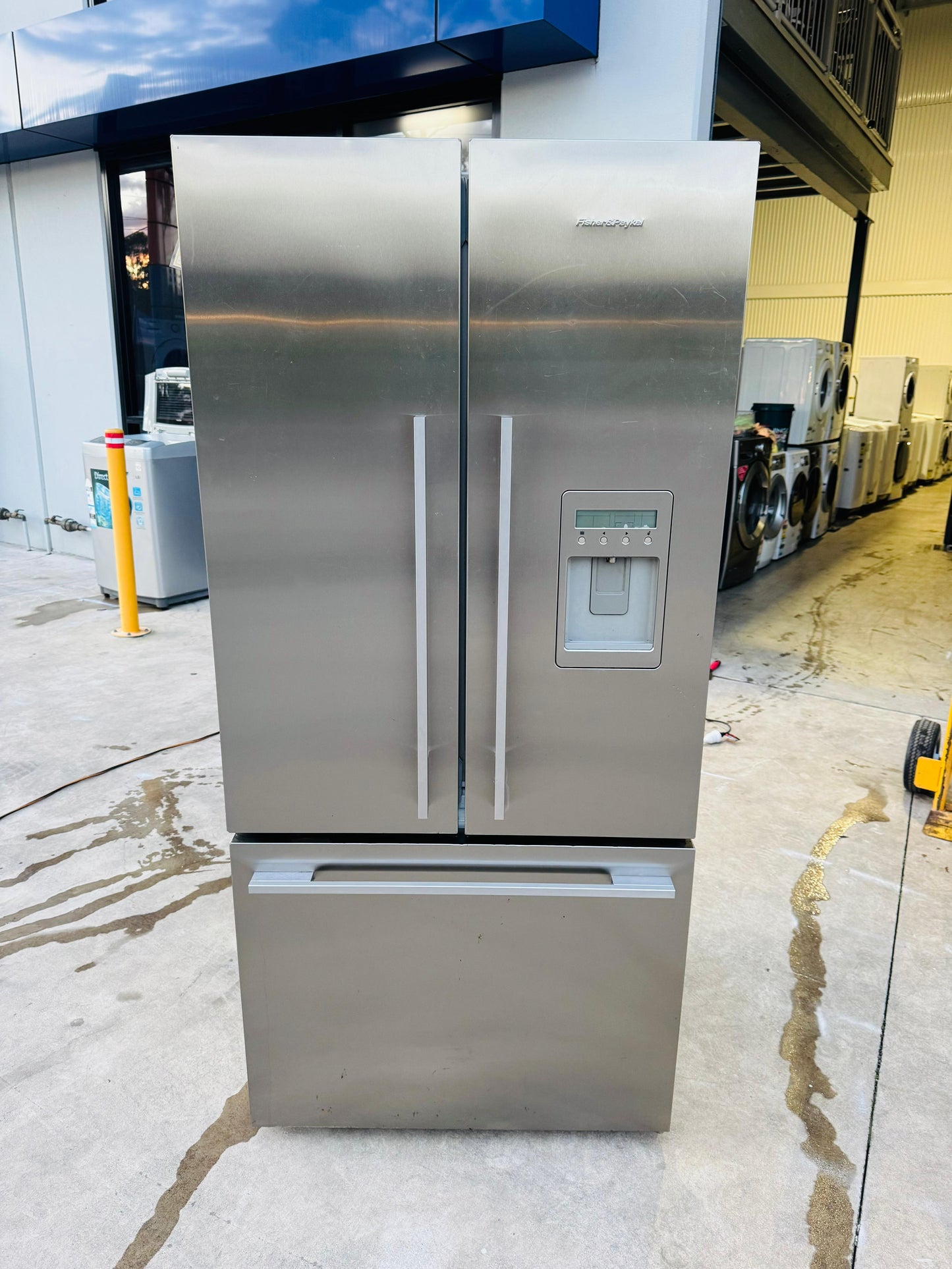 FISHER AND PAYKEL 519 LITRES FRENCH DOOR FRIDGE FREEZER