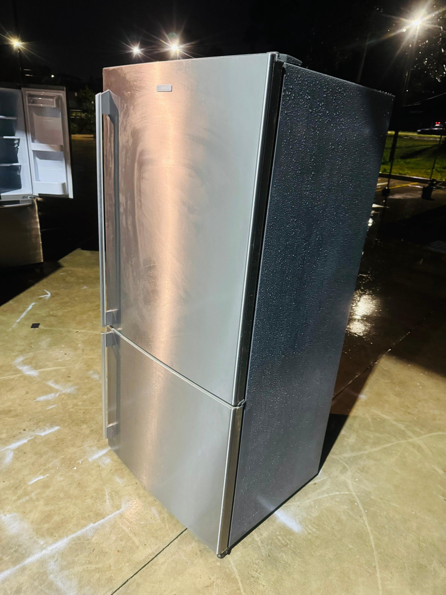 ELECTROLUX 510 LITRES FRIDGE FREEZER