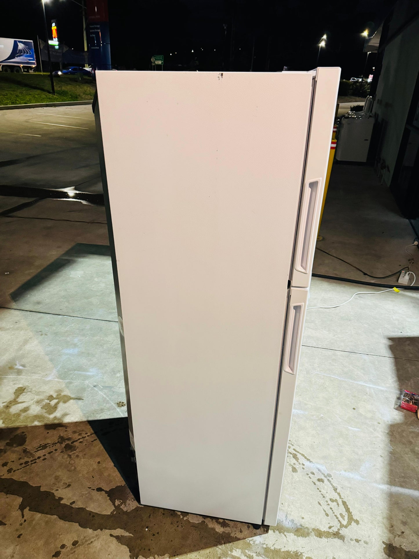 KELVINATOR 275 LITRES FRIDGE FREEZER